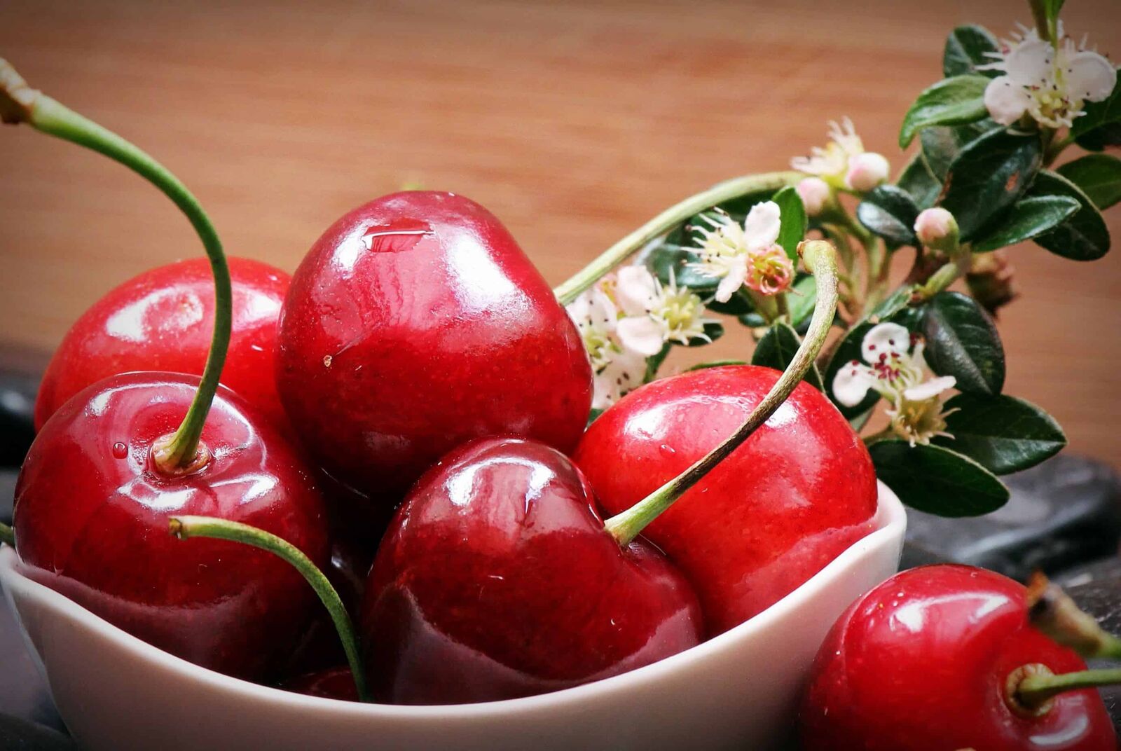 Canon EOS 550D (EOS Rebel T2i / EOS Kiss X4) sample photo. Cherry, delicious, food, fruit photography