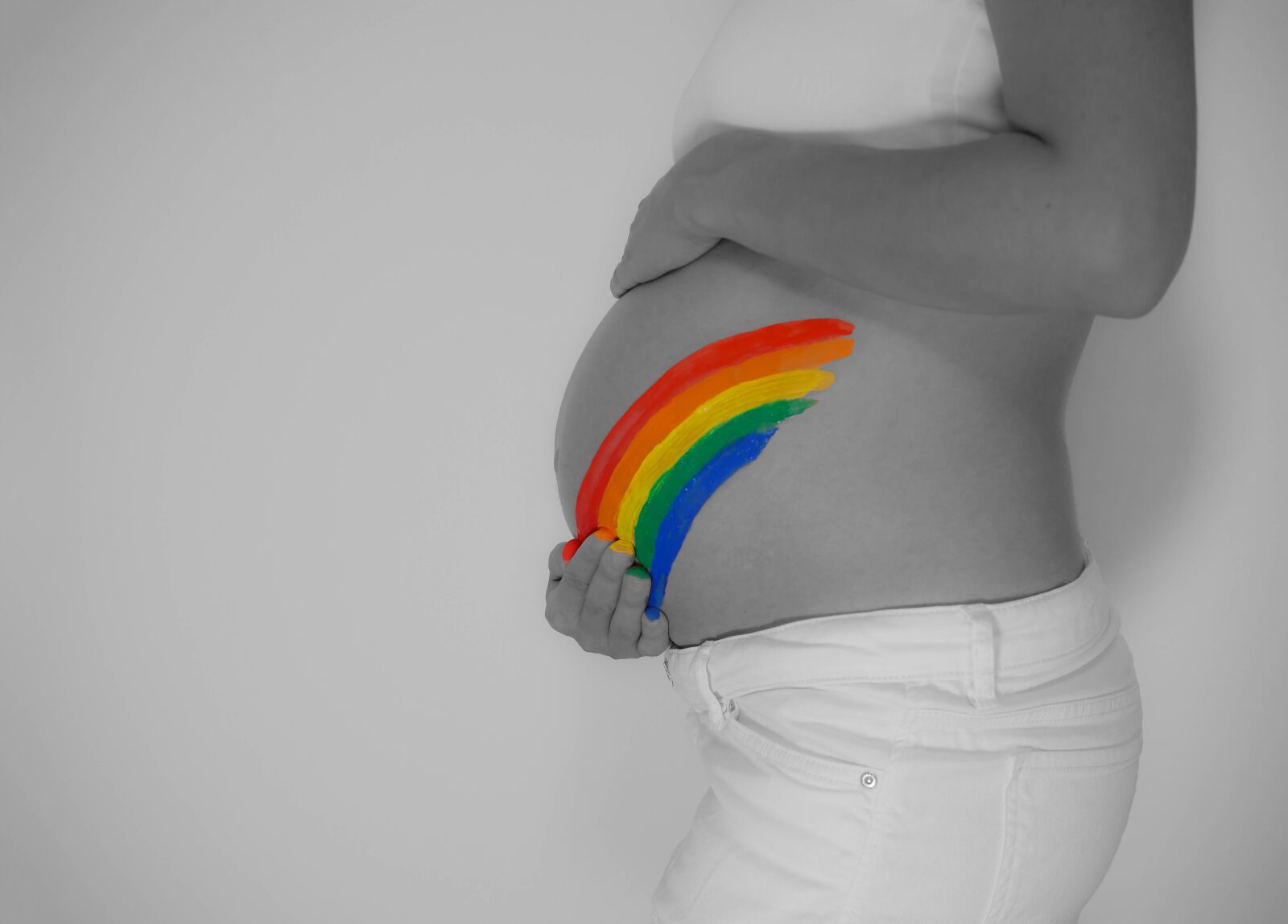 Panasonic Lumix DC-GH5 + Olympus M.Zuiko Digital 25mm F1.8 sample photo. Baby belly, pregnant, side photography