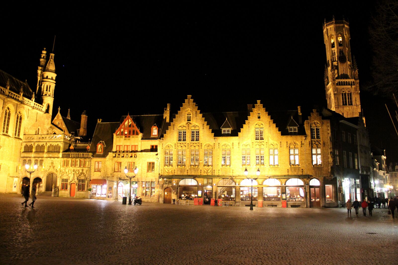 Canon EOS 550D (EOS Rebel T2i / EOS Kiss X4) sample photo. Belgium, bruges, piazza photography
