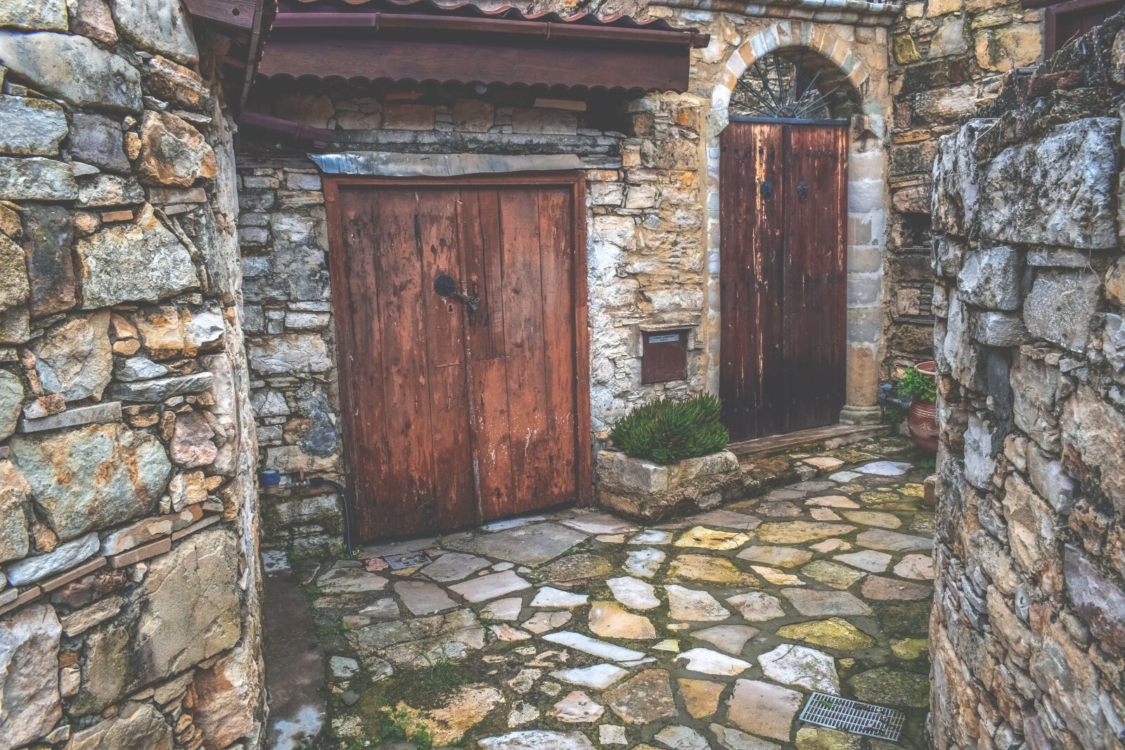 Nikon D3300 sample photo. Street, houses, stone photography
