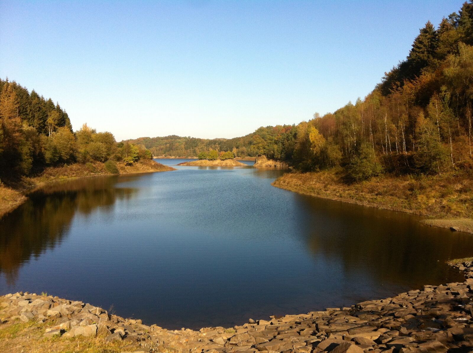 Apple iPhone 4 sample photo. Lake, forest, autumn photography