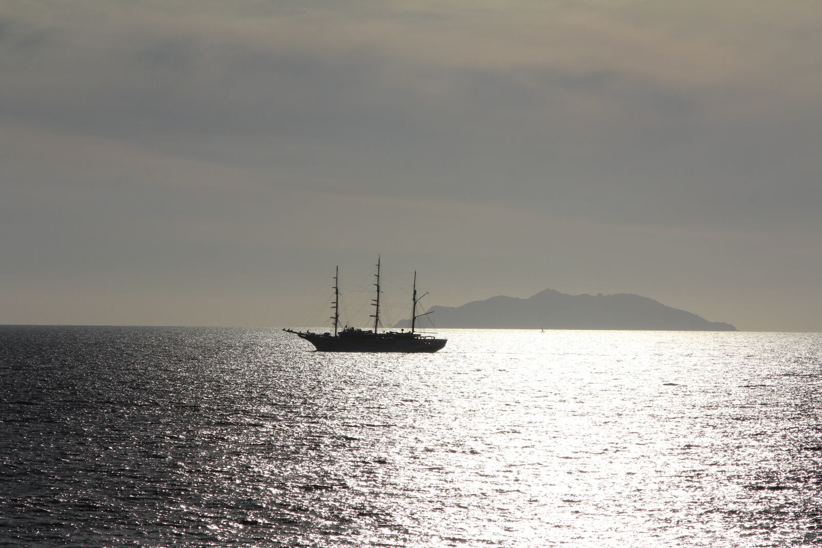 Canon EOS 60D + Canon EF 24-105mm F4L IS USM sample photo. Sea, sailing vessel, mirroring photography