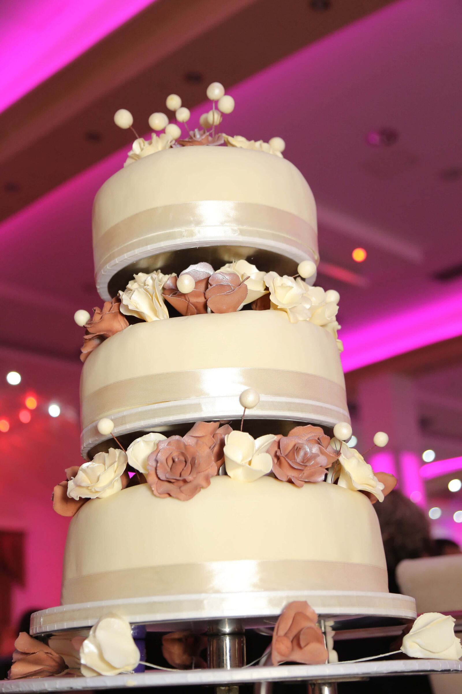 Canon EF 24-105mm F4L IS USM sample photo. Wedding cake, decoration, delicious photography