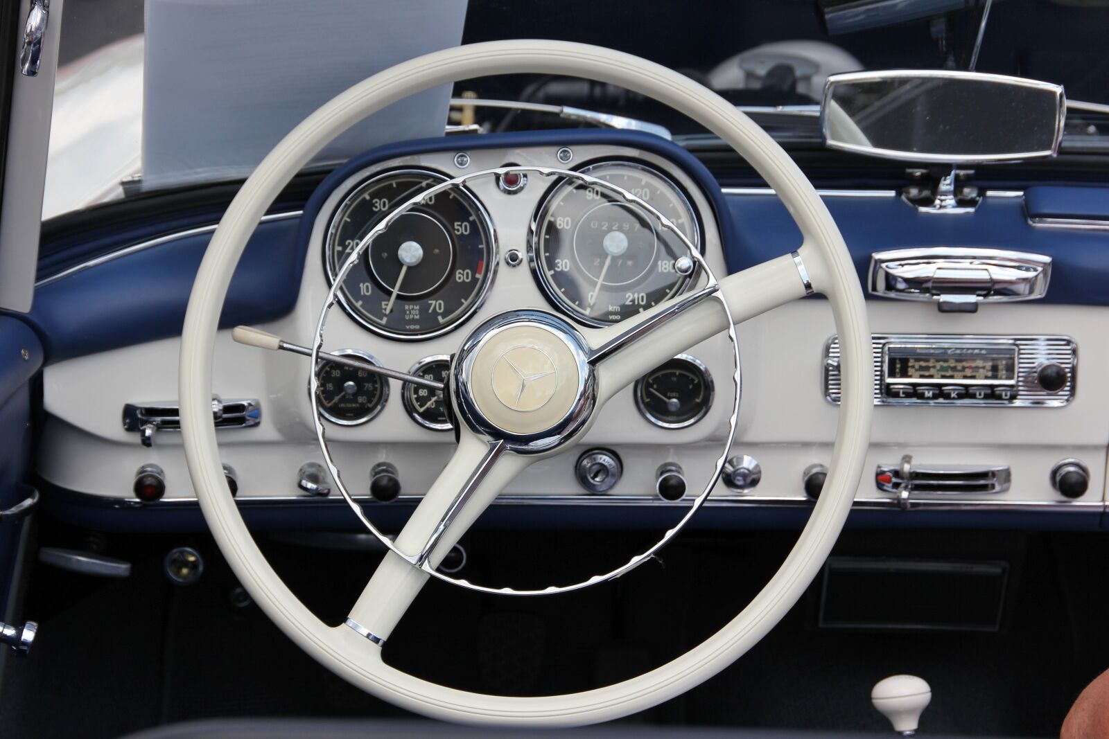 Canon EOS 550D (EOS Rebel T2i / EOS Kiss X4) sample photo. Auto, dashboard, drive photography