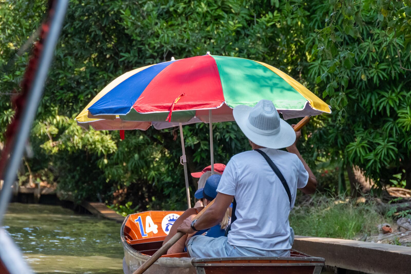 Nikon D5600 sample photo. Boat, umbrella, summer photography