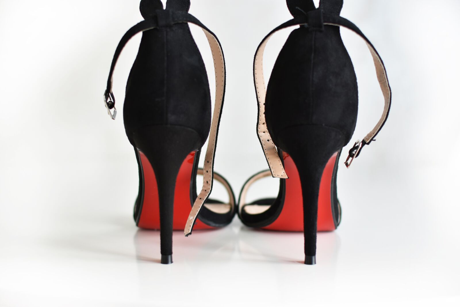 Nikon D3400 sample photo. Women's shoes, high heels photography