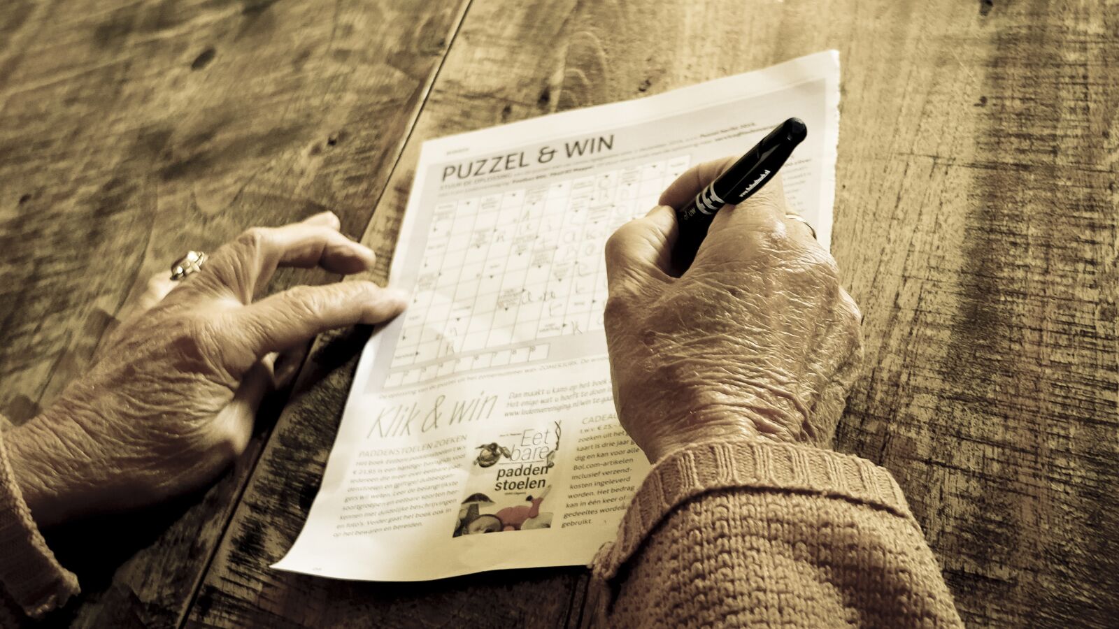 Fujifilm X70 sample photo. People, old, pen photography