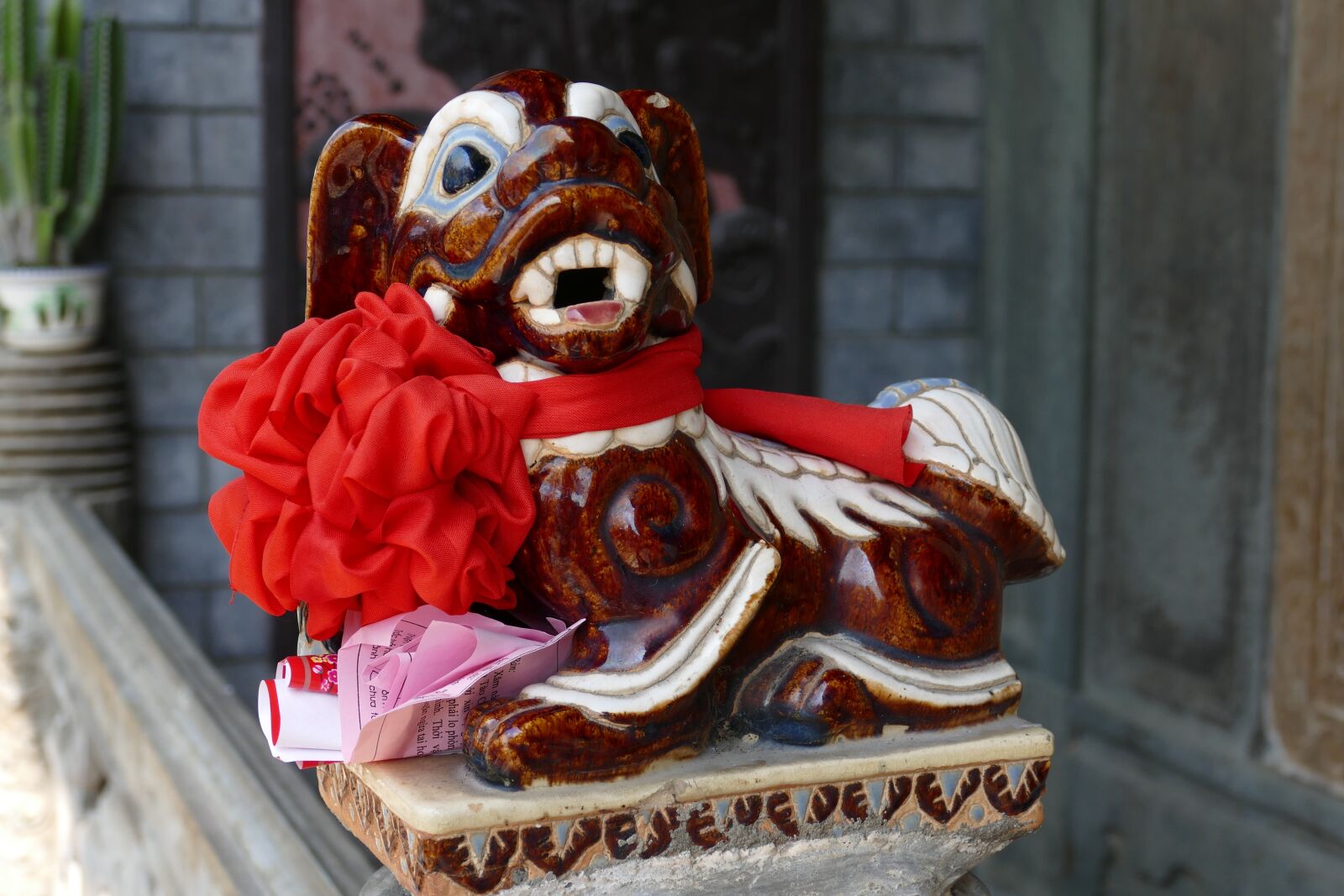 Panasonic Lumix DMC-FZ1000 sample photo. Vietnam, temple, historic center photography