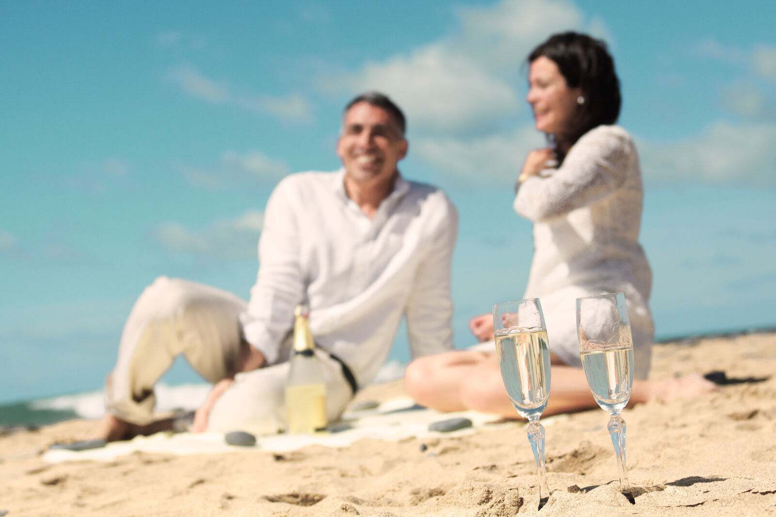 Canon EOS 50D sample photo. Adult, affectionate, alcohol, beach photography