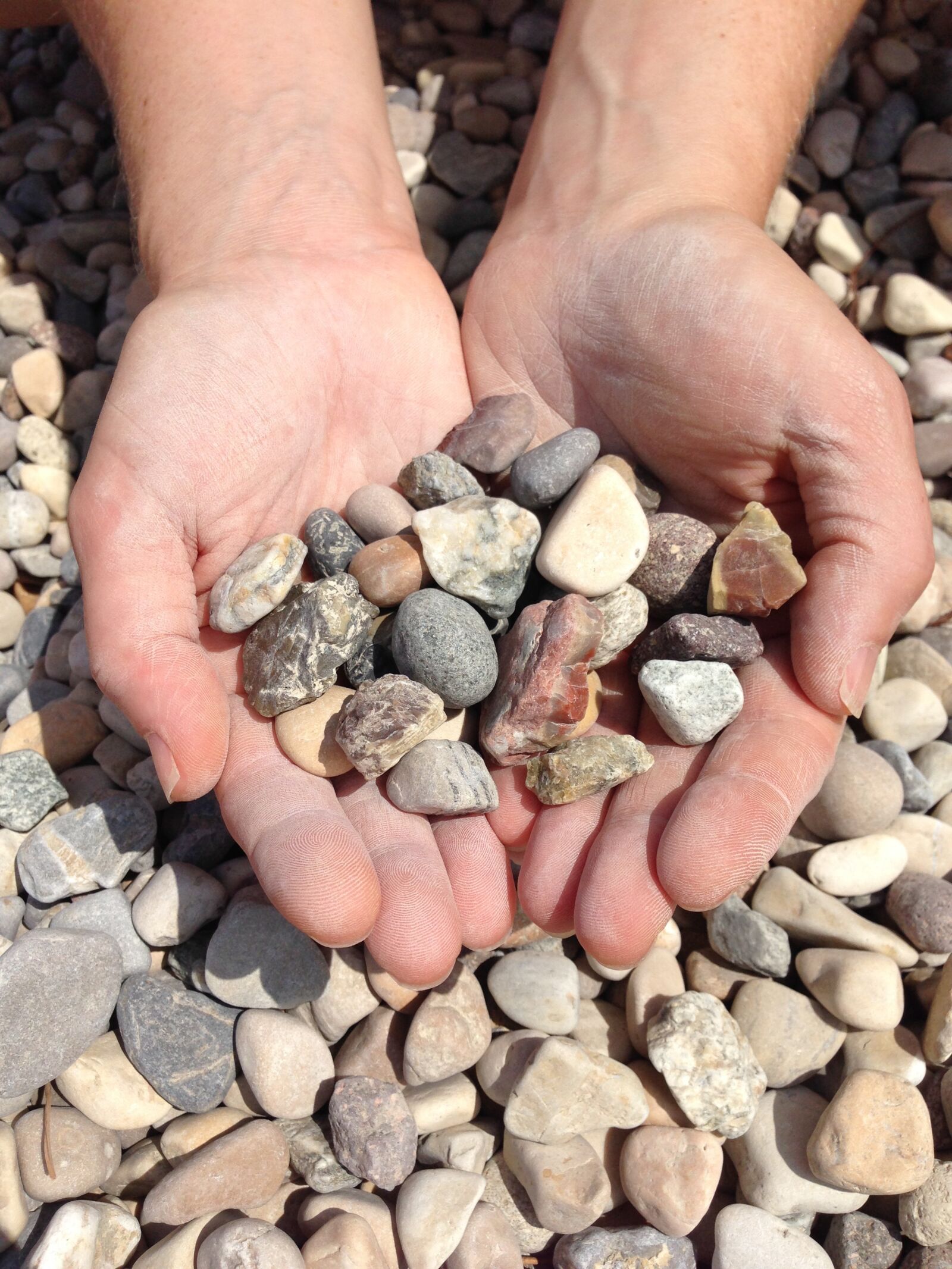 iPhone 5 back camera 4.12mm f/2.4 sample photo. Stones, pebbles, beach photography