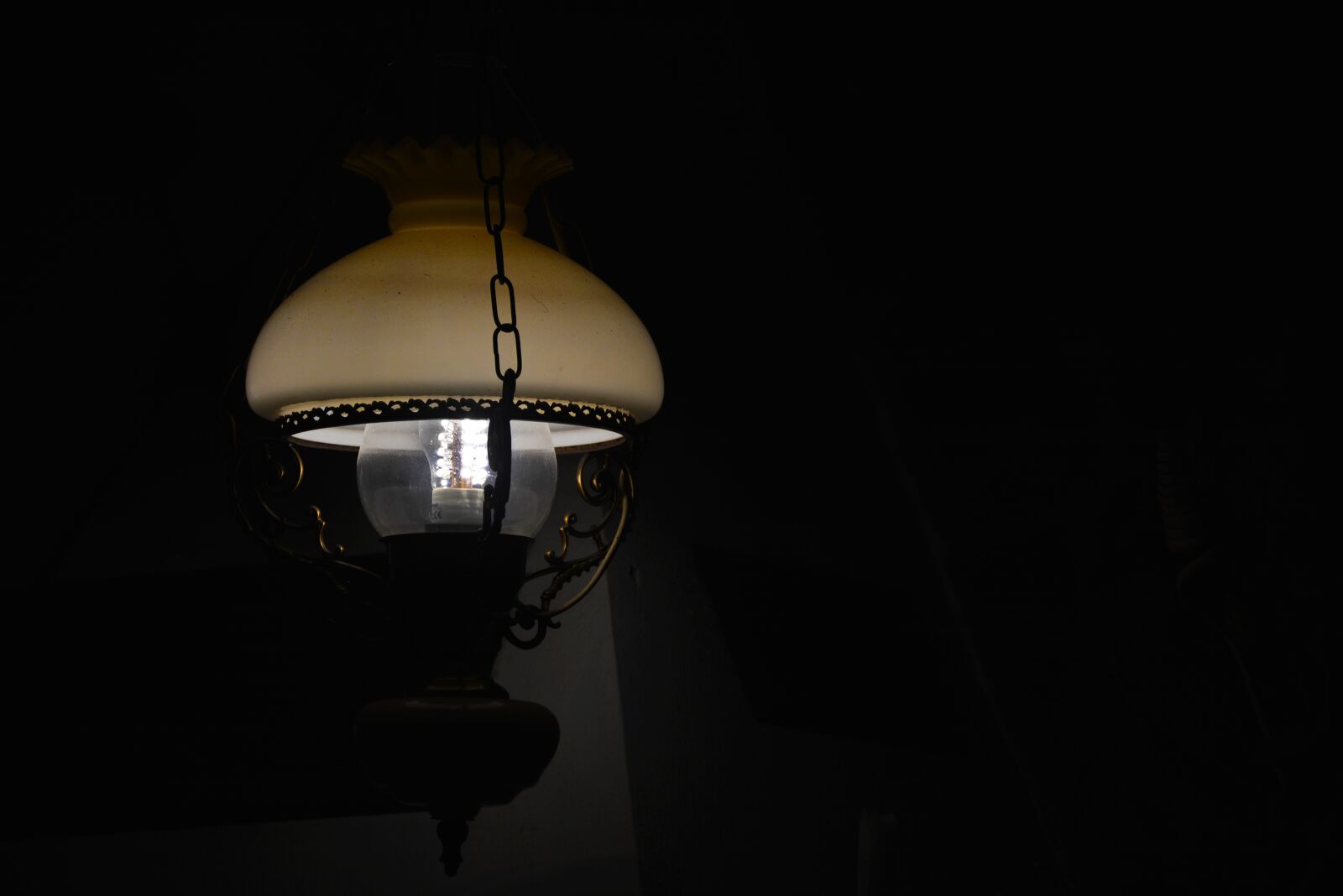 Nikon D5200 sample photo. Lamp, light, dark photography
