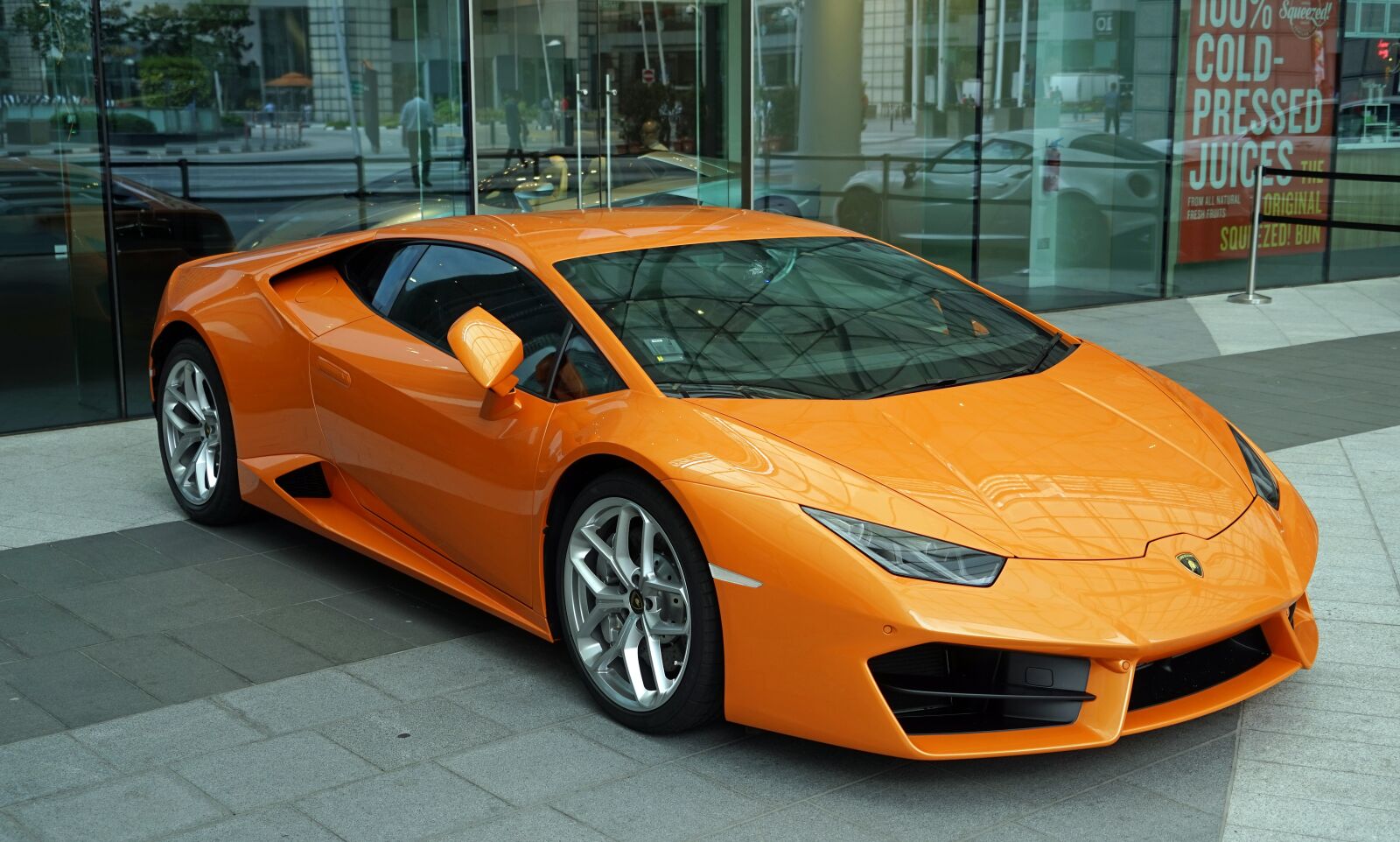 Sony a7 + Sony FE 24-240mm F3.5-6.3 OSS sample photo. Lamborghini, sports car, luxury photography