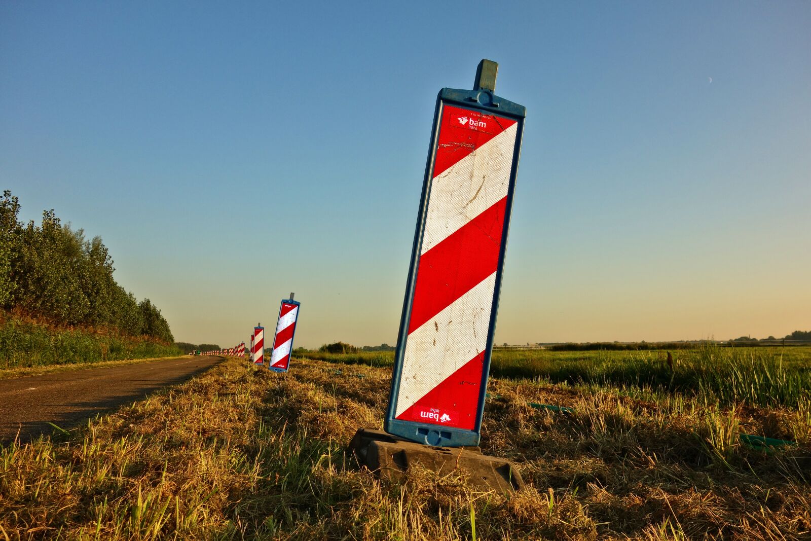 Sony Cyber-shot DSC-RX100 sample photo. Pole, safety post, signage photography