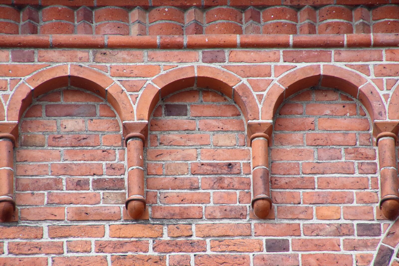 Canon EOS 7D Mark II sample photo. Arches, bricks, building, material photography