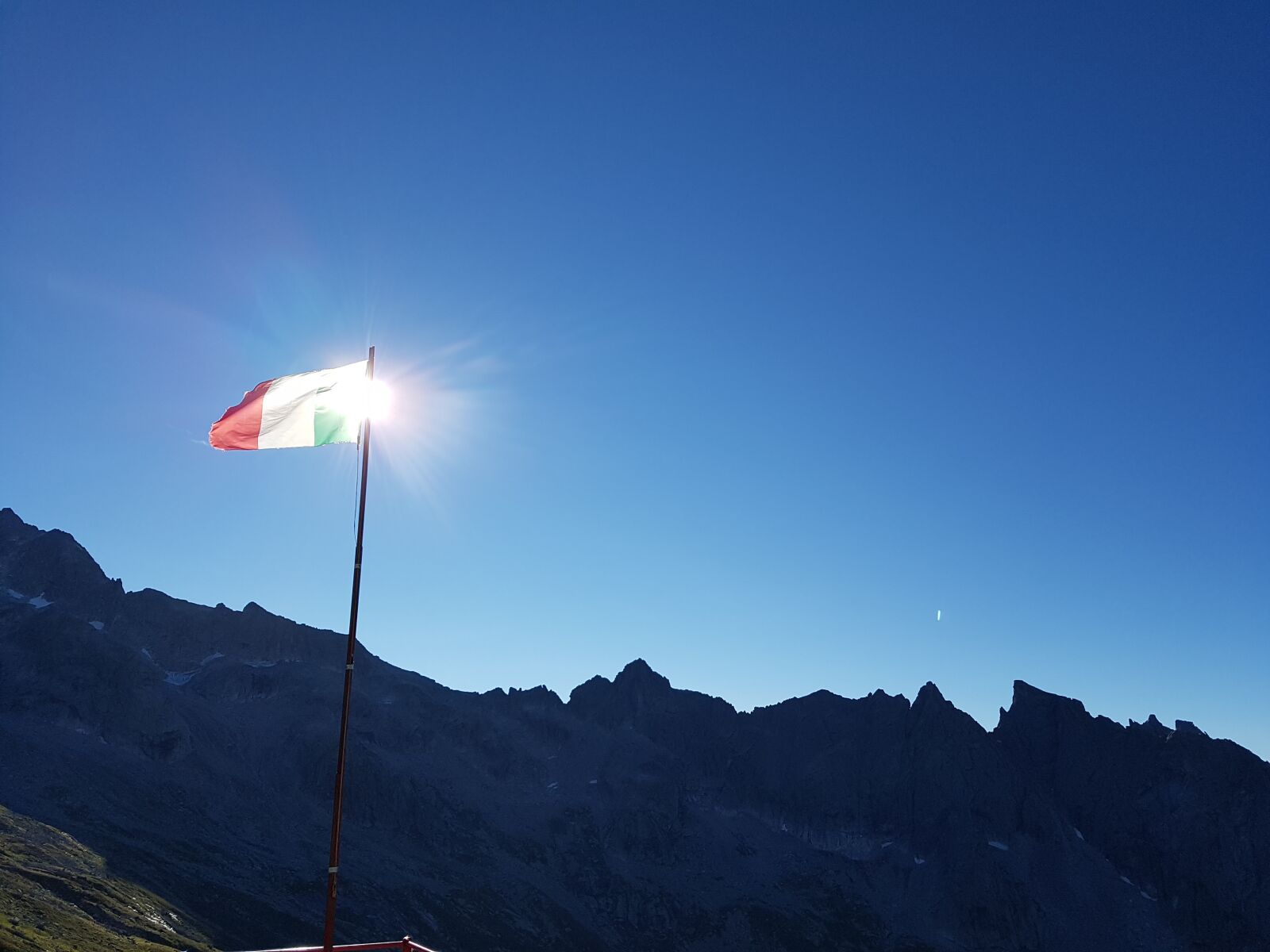 Samsung Galaxy S7 Edge sample photo. Mountains, sky, flag photography