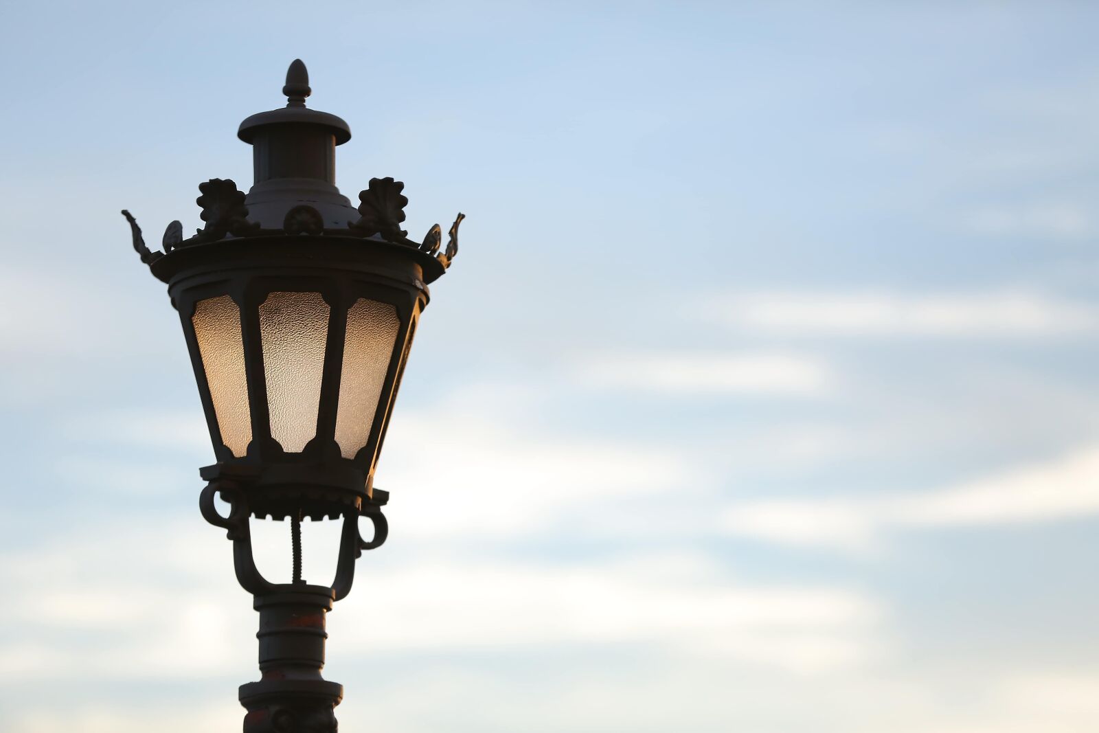 Canon EOS 5D Mark III sample photo. Cast iron, lamp, backlight photography