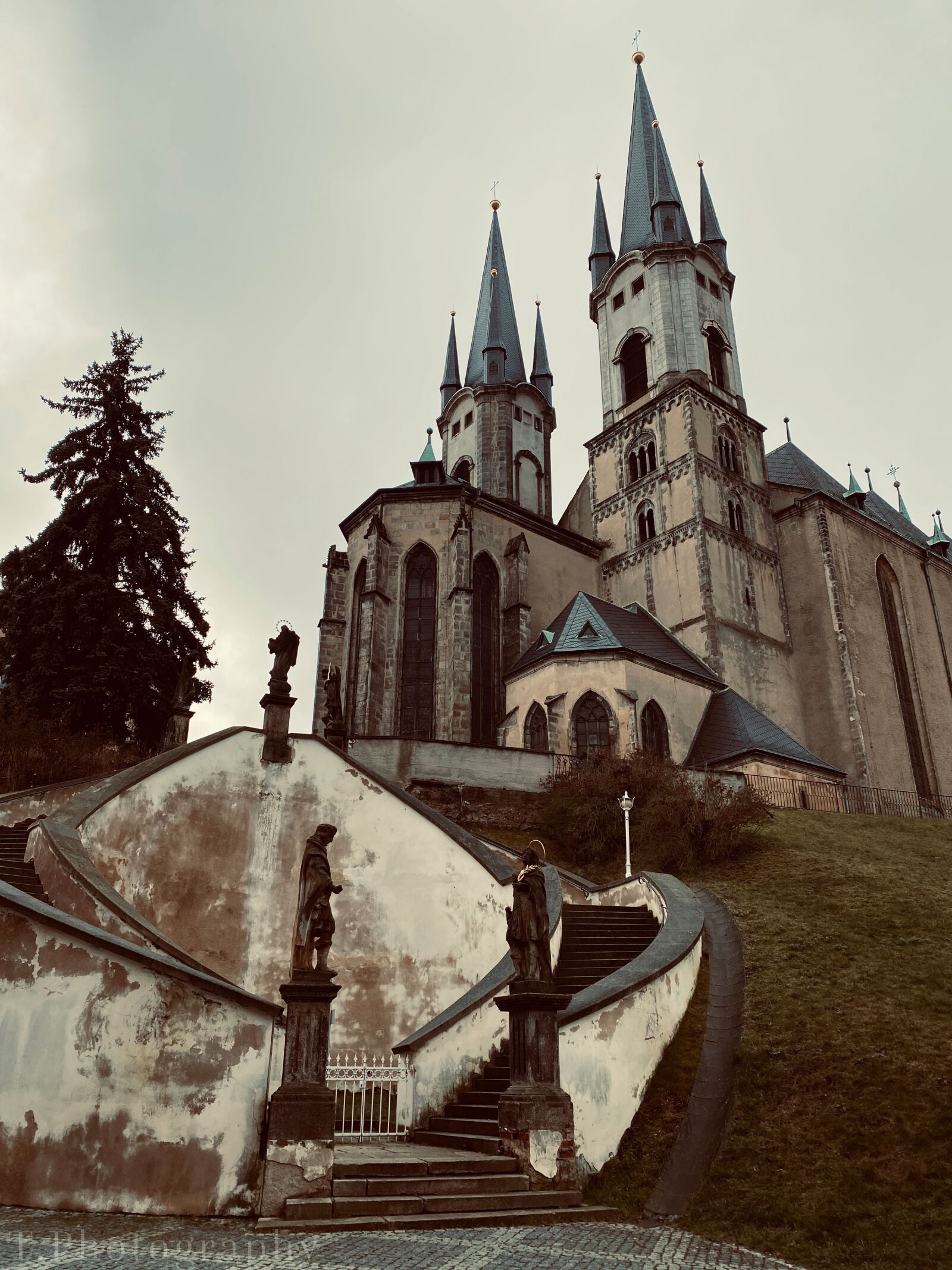 Apple iPhone 11 Pro sample photo. Church, palace, architecture photography
