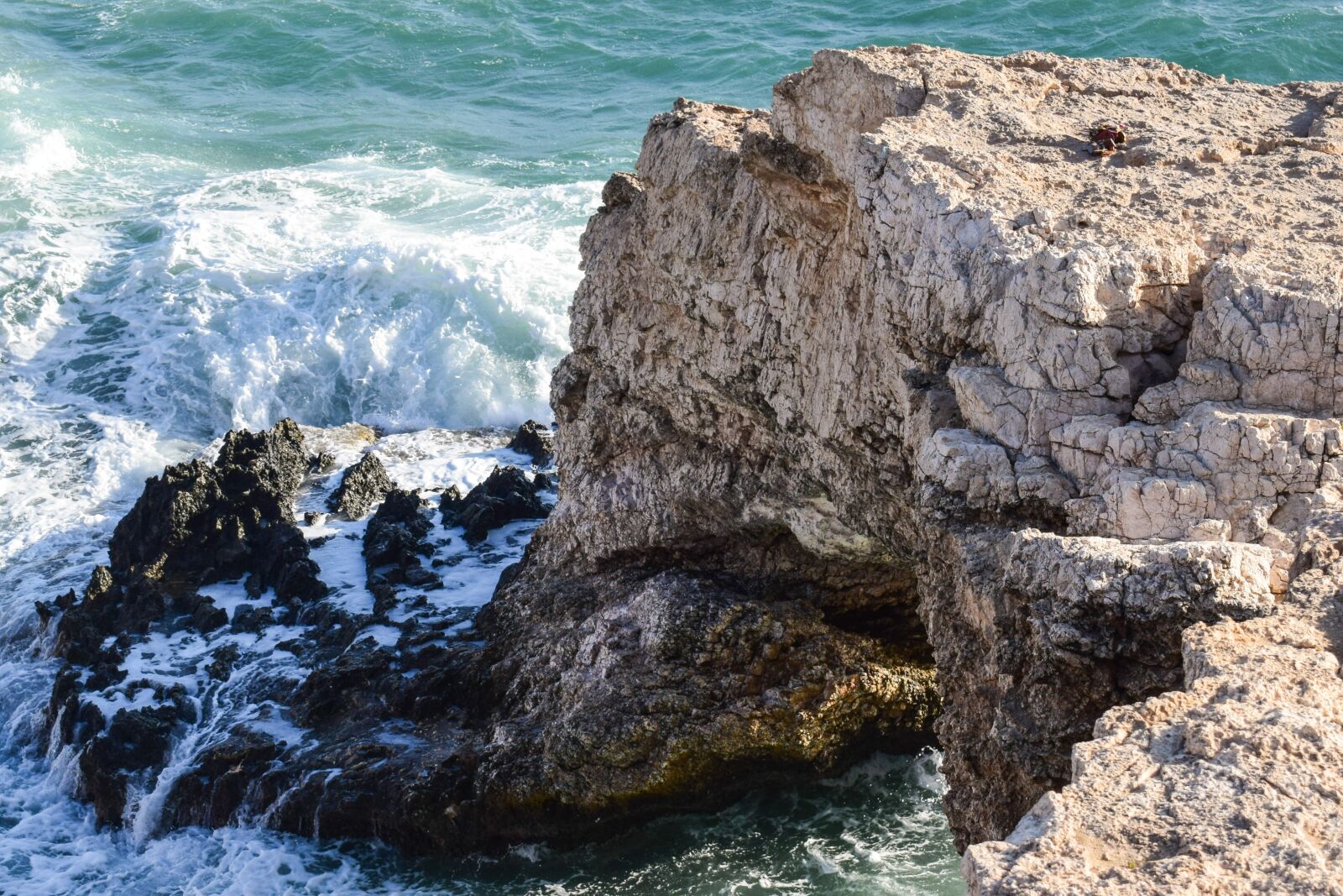 Nikon D3300 sample photo. Rock, rocky coast, waves photography