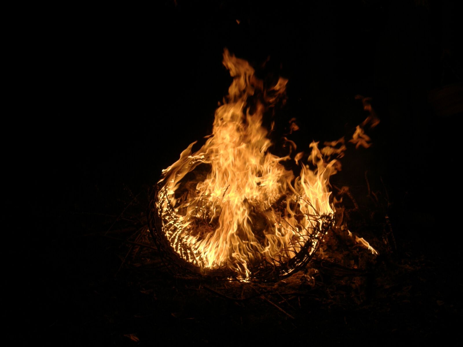 Olympus SP550UZ sample photo. Fire, flame, easter fire photography