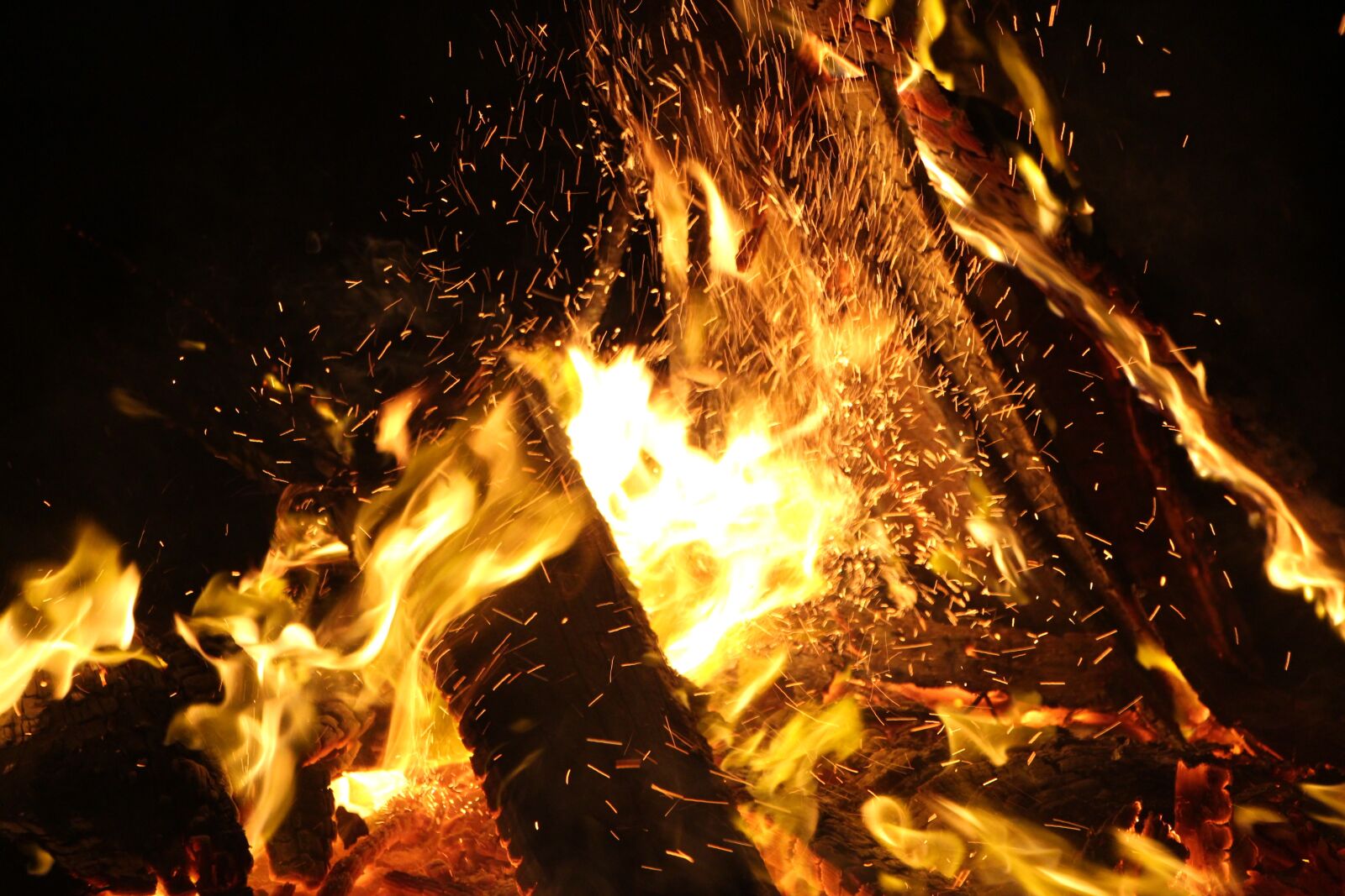 Canon EOS 650D (EOS Rebel T4i / EOS Kiss X6i) sample photo. Flame, fire, campfire photography