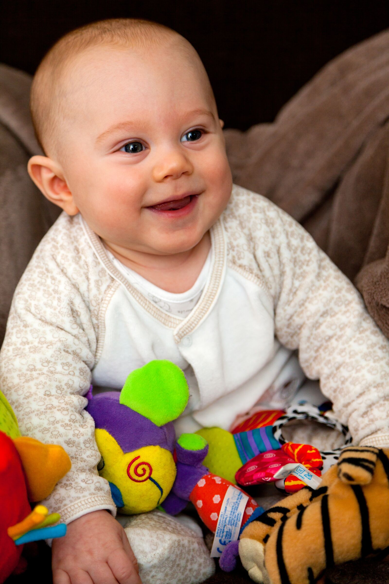 Canon EOS 5D Mark II sample photo. Baby, cheerful, child, colorful photography