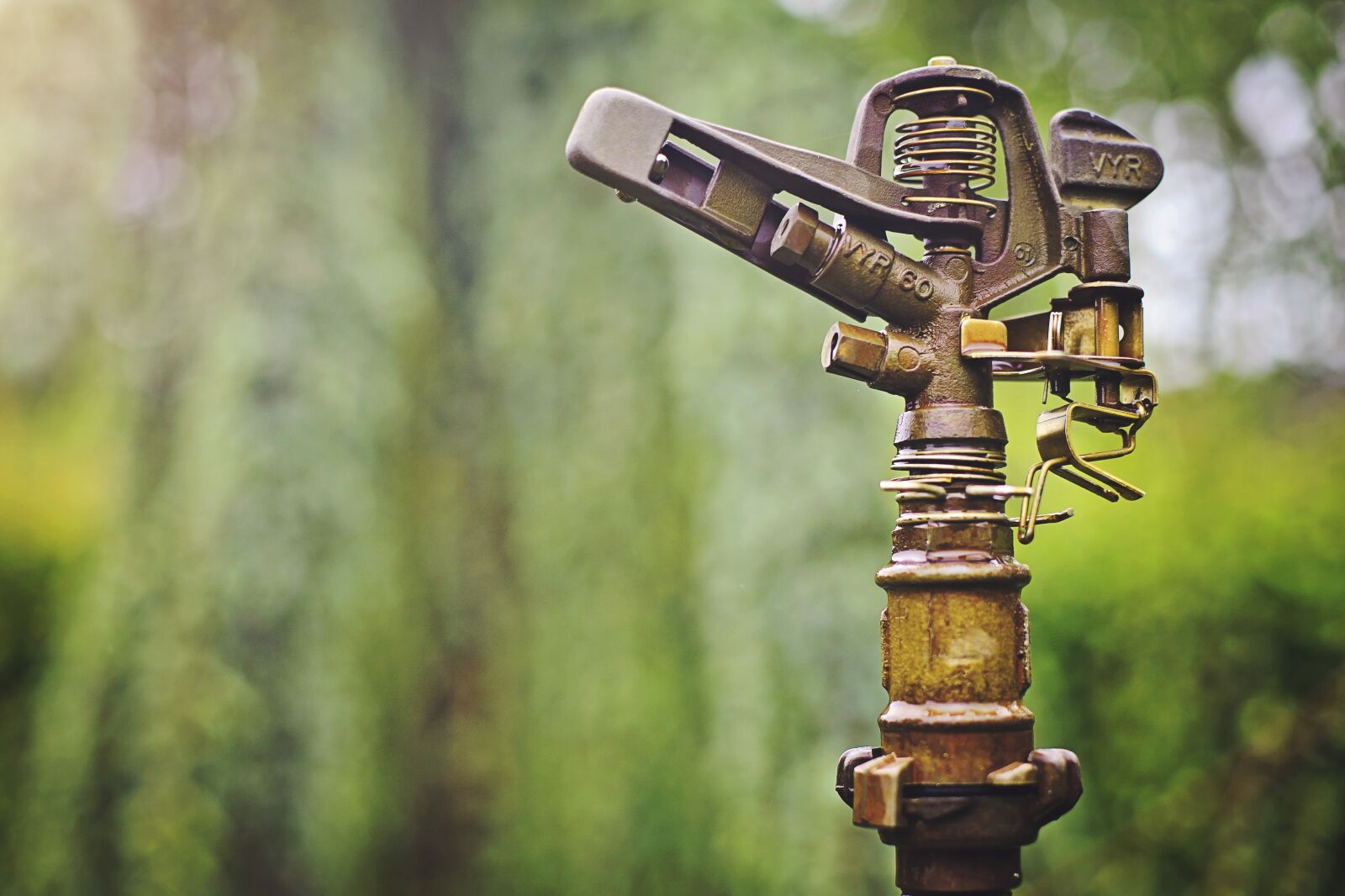 Canon EF 50mm F1.4 USM sample photo. Pump, rust, metal photography