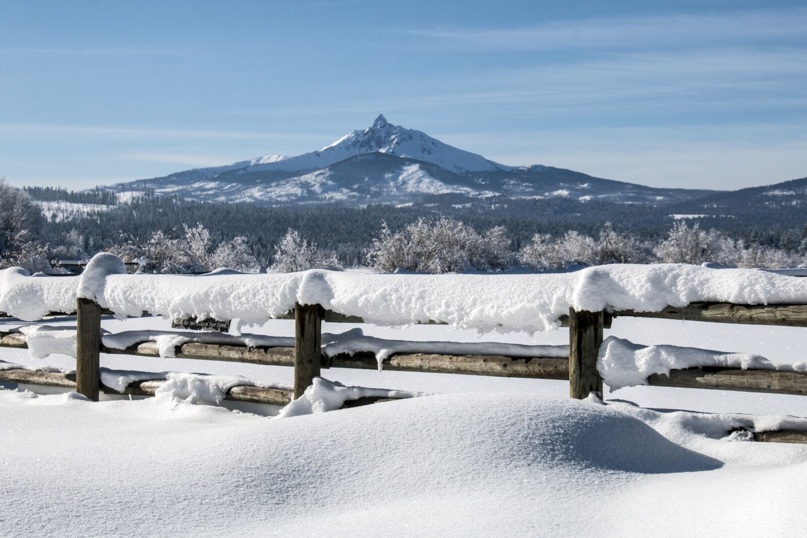 Canon EOS 70D sample photo. Mountain, snow, fence photography