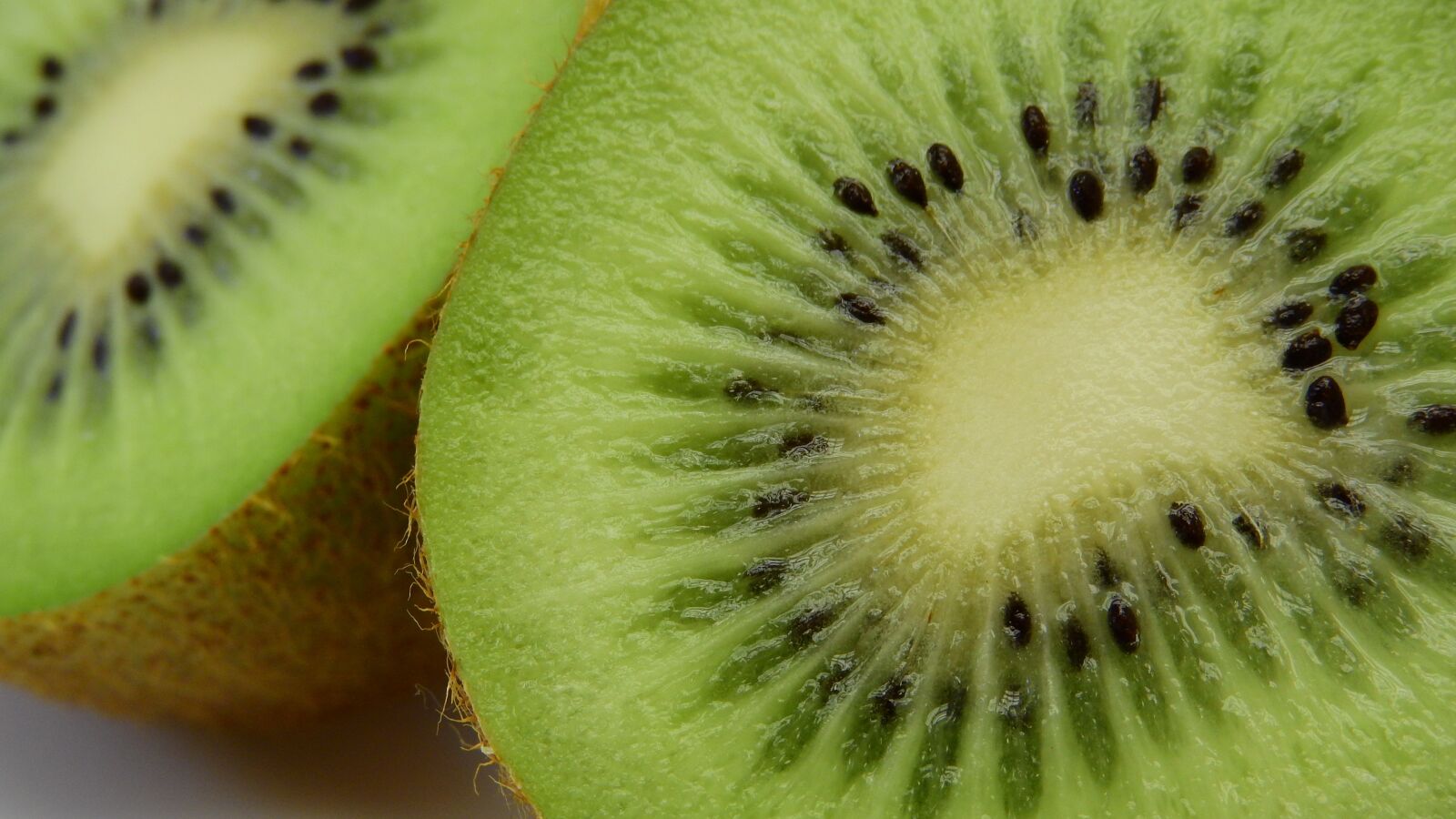 Nikon Coolpix P610 sample photo. Kiwi, fruit, detail photography
