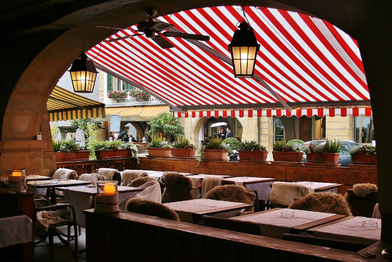 Canon EOS 400D (EOS Digital Rebel XTi / EOS Kiss Digital X) sample photo. Cafe, cozy, atmosphere photography