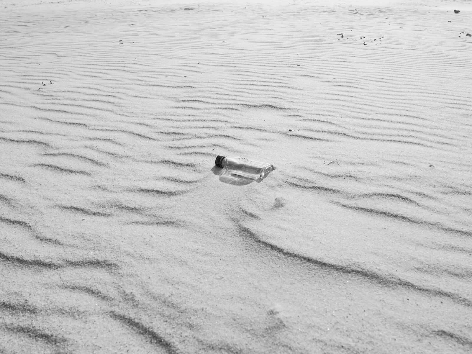 Olympus PEN E-PL6 sample photo. Beach, sand, bottle photography
