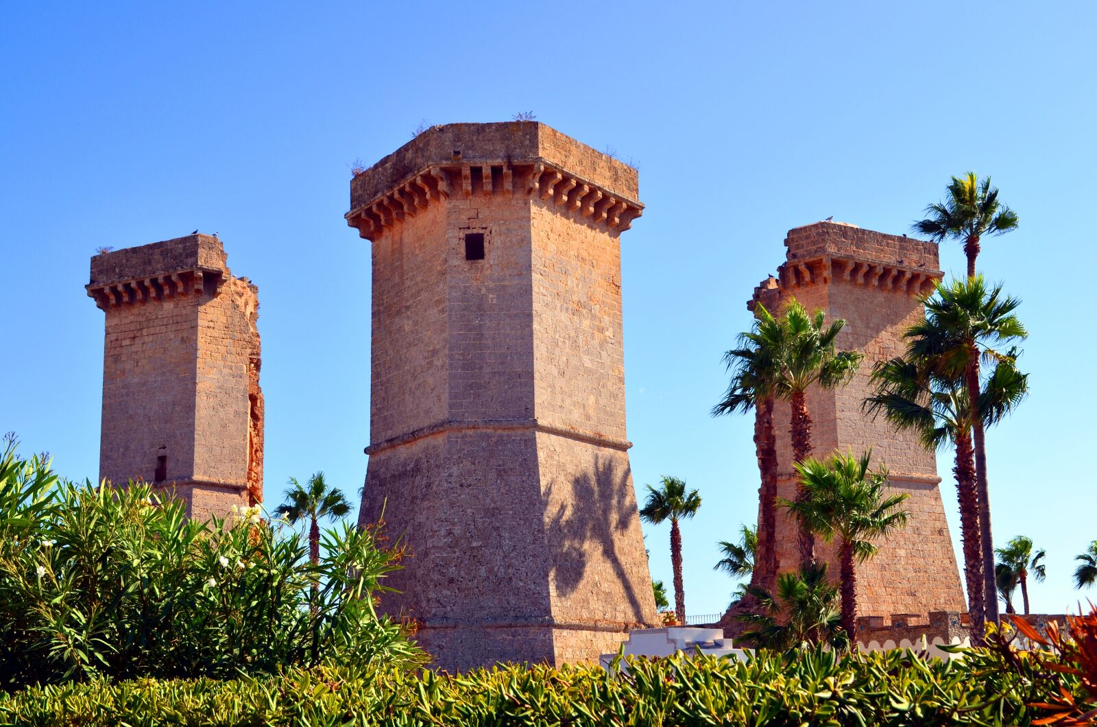 Nikon D5100 sample photo. Towers, four columns, santa photography