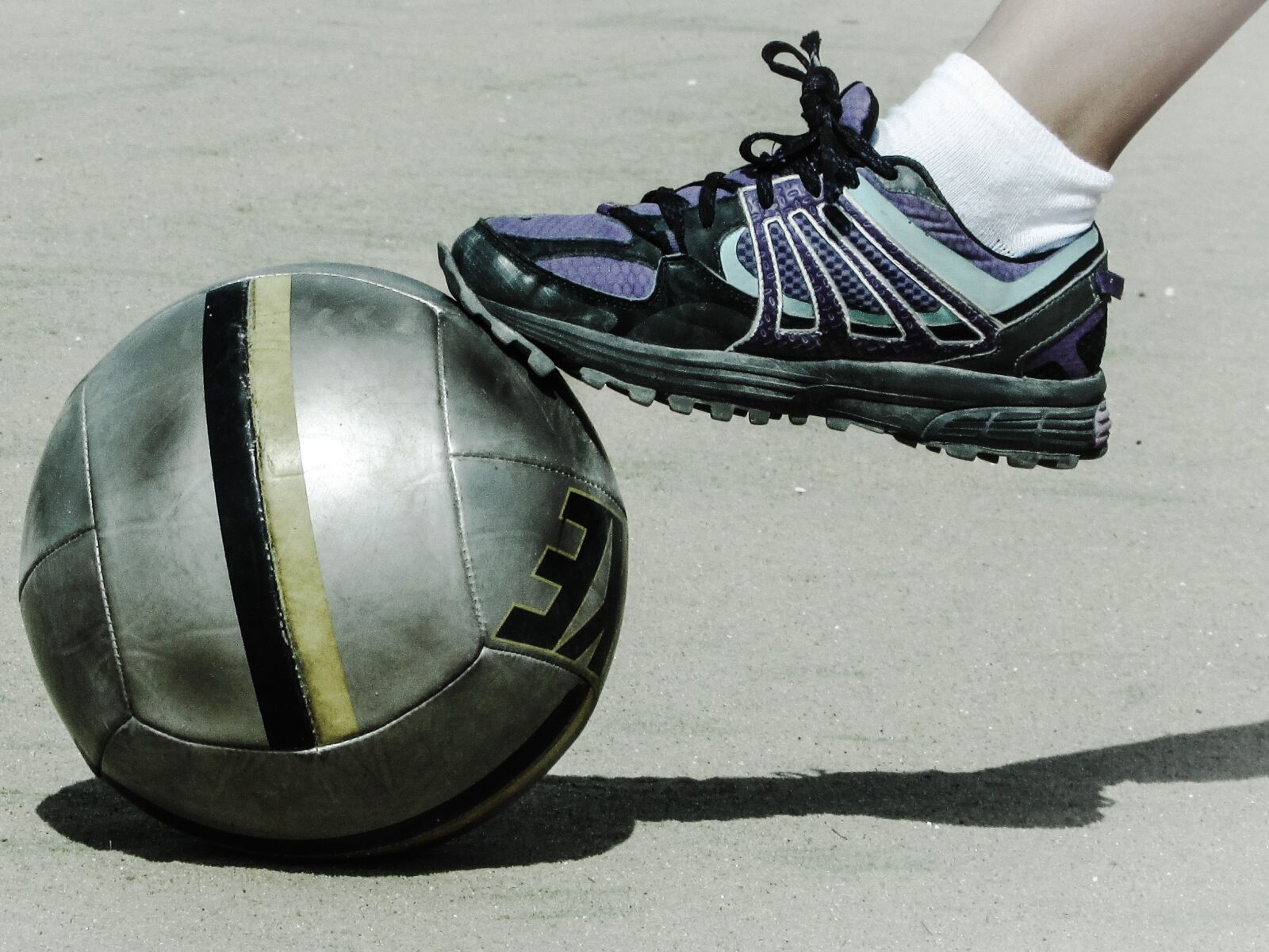 Canon PowerShot SX400 IS sample photo. Ball, foot, sport photography