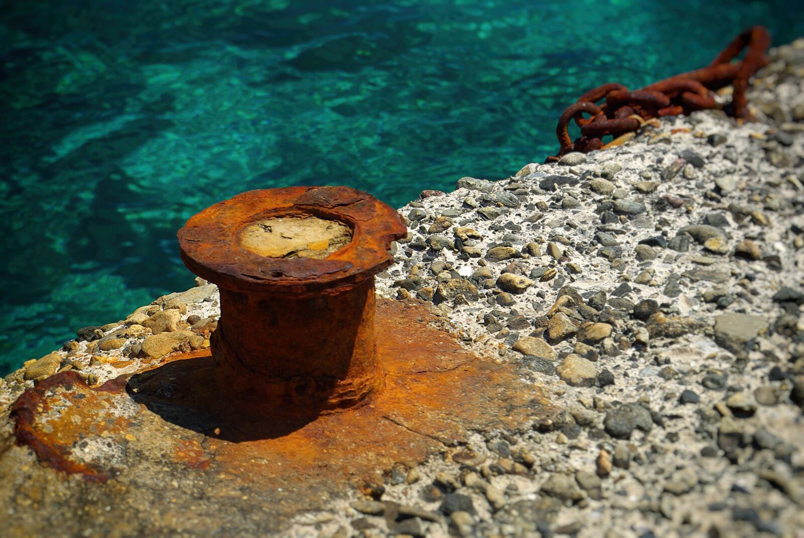 Pentax K10D sample photo. Old, rust, rusted photography