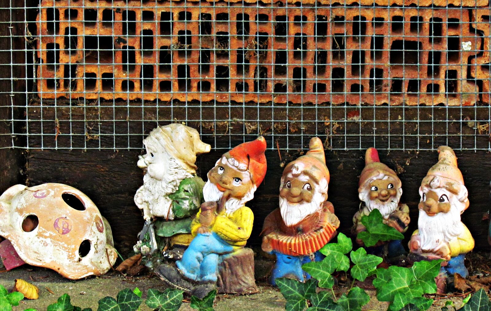 Canon PowerShot SX30 IS sample photo. Dwarves, the gnomes, figurines photography
