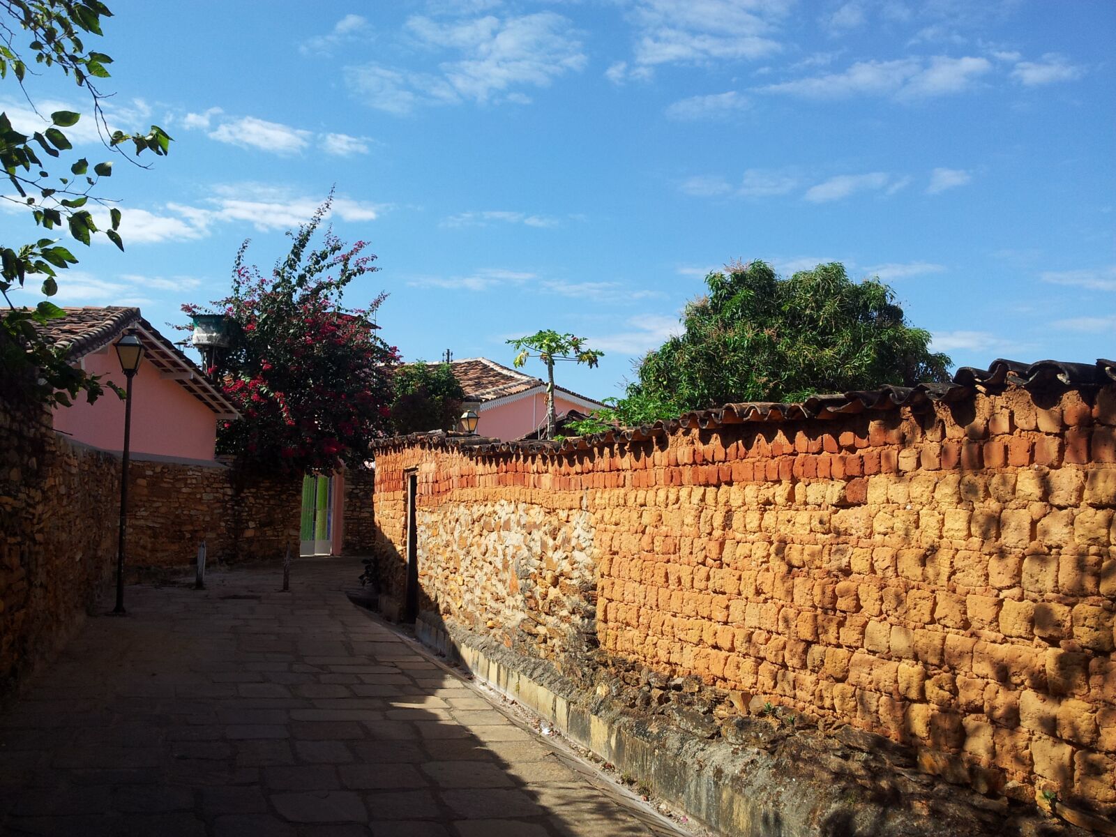 Samsung Galaxy S2 sample photo. City ​​walls, tickets, path photography