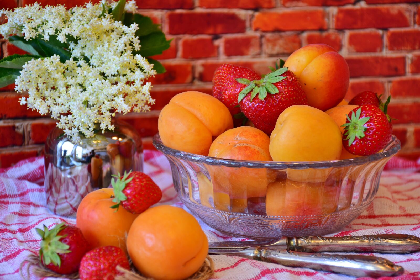 Nikon D7200 sample photo. Fruit, strawberries, apricots photography