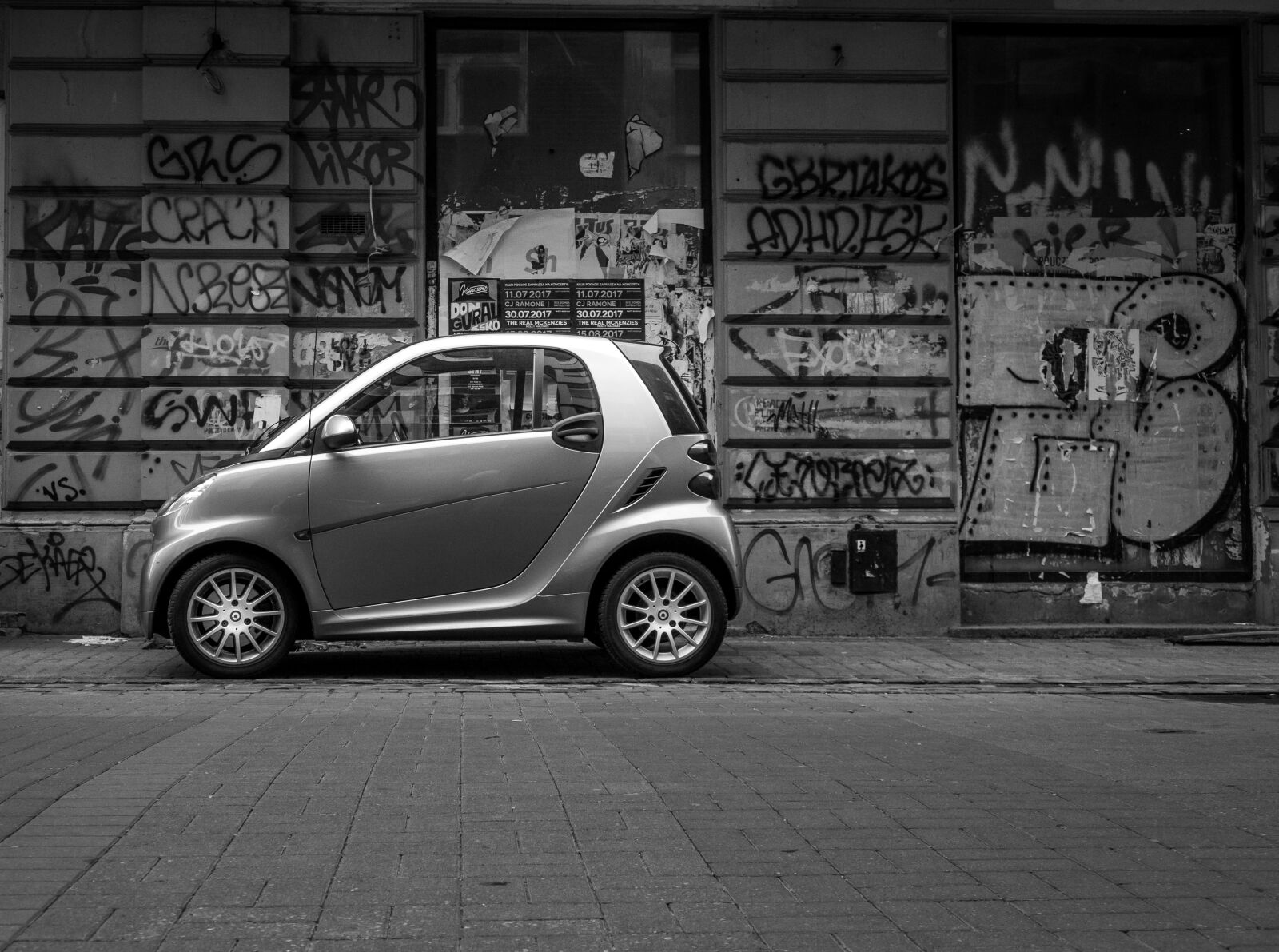 Canon PowerShot G7 X Mark II sample photo. Mini car, car, black photography