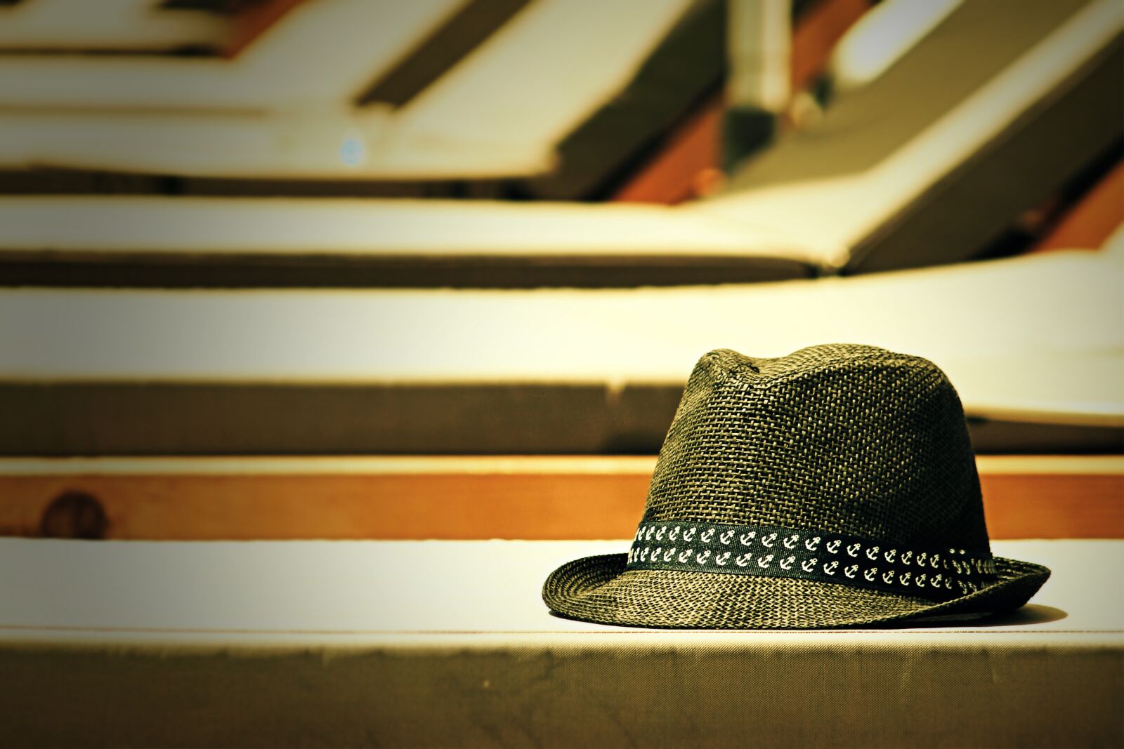 Canon EF 55-200mm F4.5-5.6 II USM sample photo. Summer, hat, mood photography