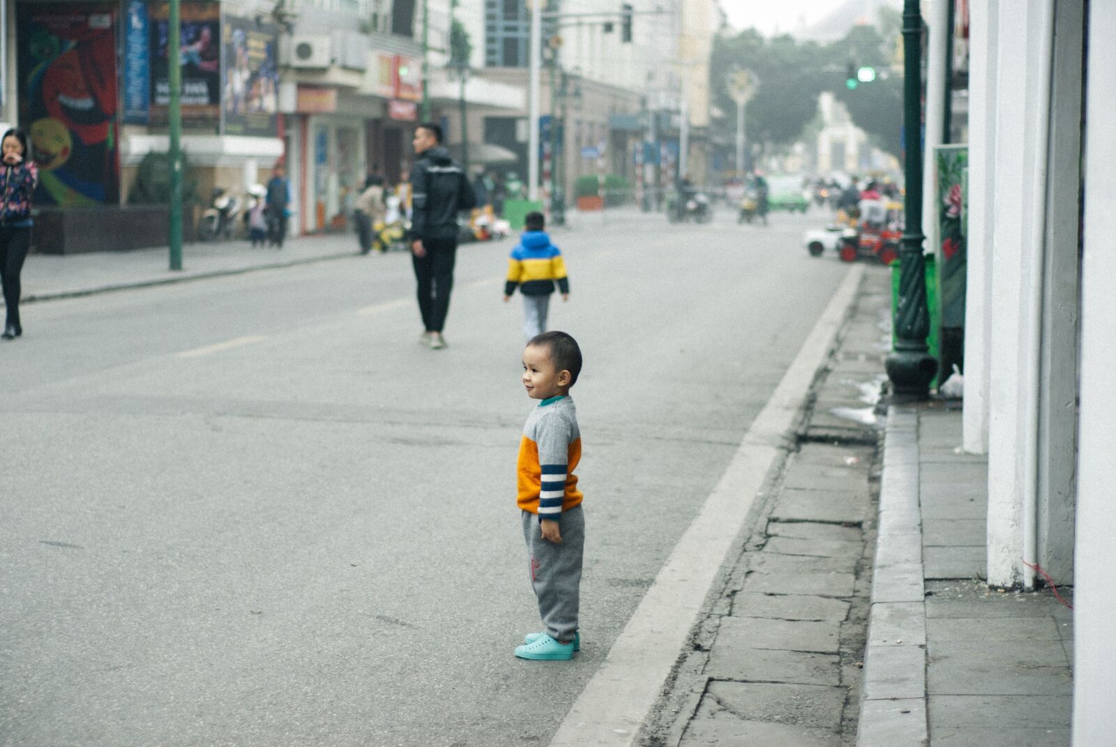 Nikon D200 sample photo. Street life, child, cute photography