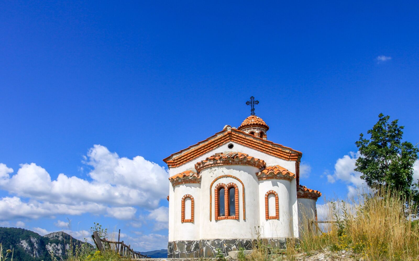 Canon EF-S 17-85mm F4-5.6 IS USM sample photo. Church, travel, nature photography