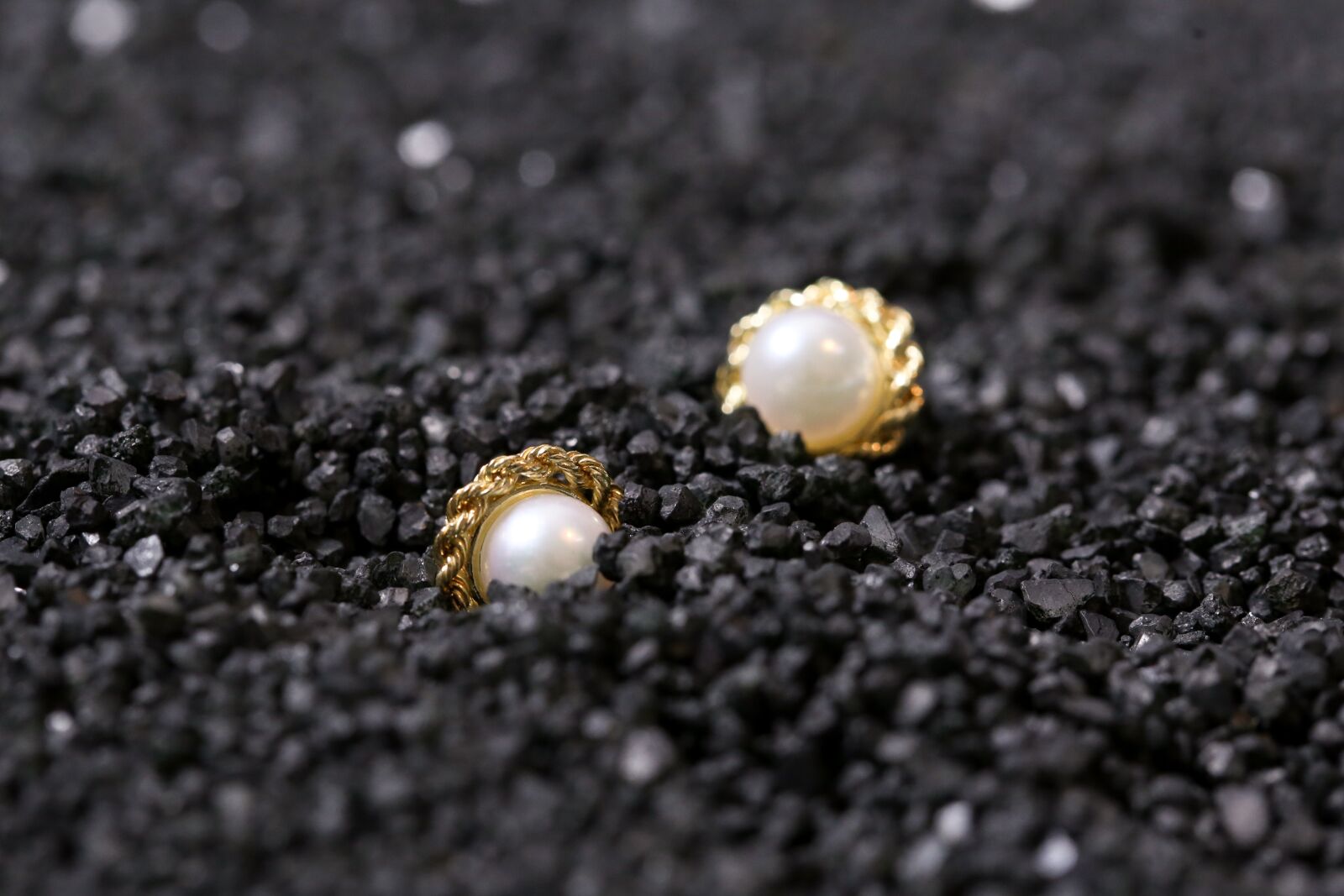 Canon EF 100mm F2.8L Macro IS USM sample photo. Jewelry, jewellery, earrings photography