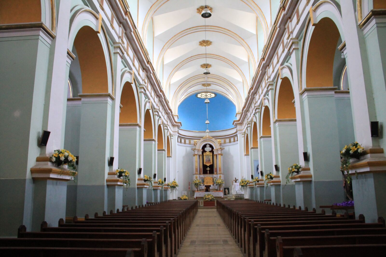 Canon EOS 1100D (EOS Rebel T3 / EOS Kiss X50) sample photo. Iglesia en colombia, iglesia photography