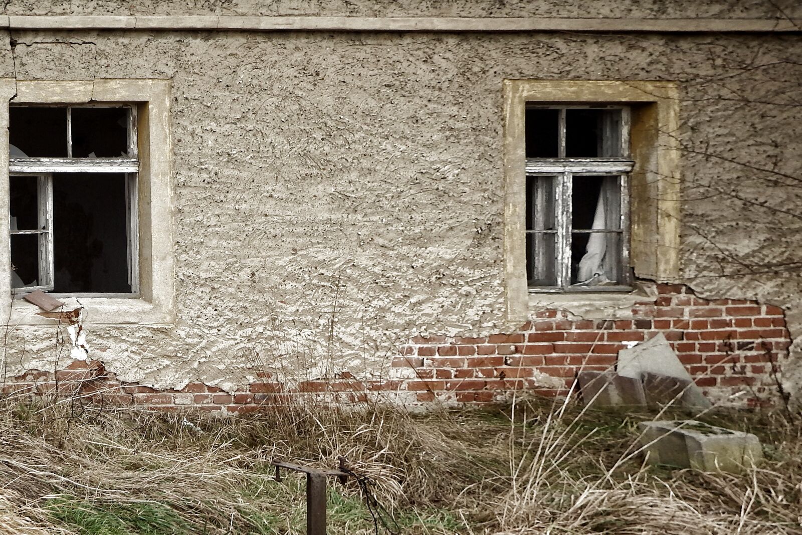 Fujifilm FinePix SL1000 sample photo. Lost places, house, old photography
