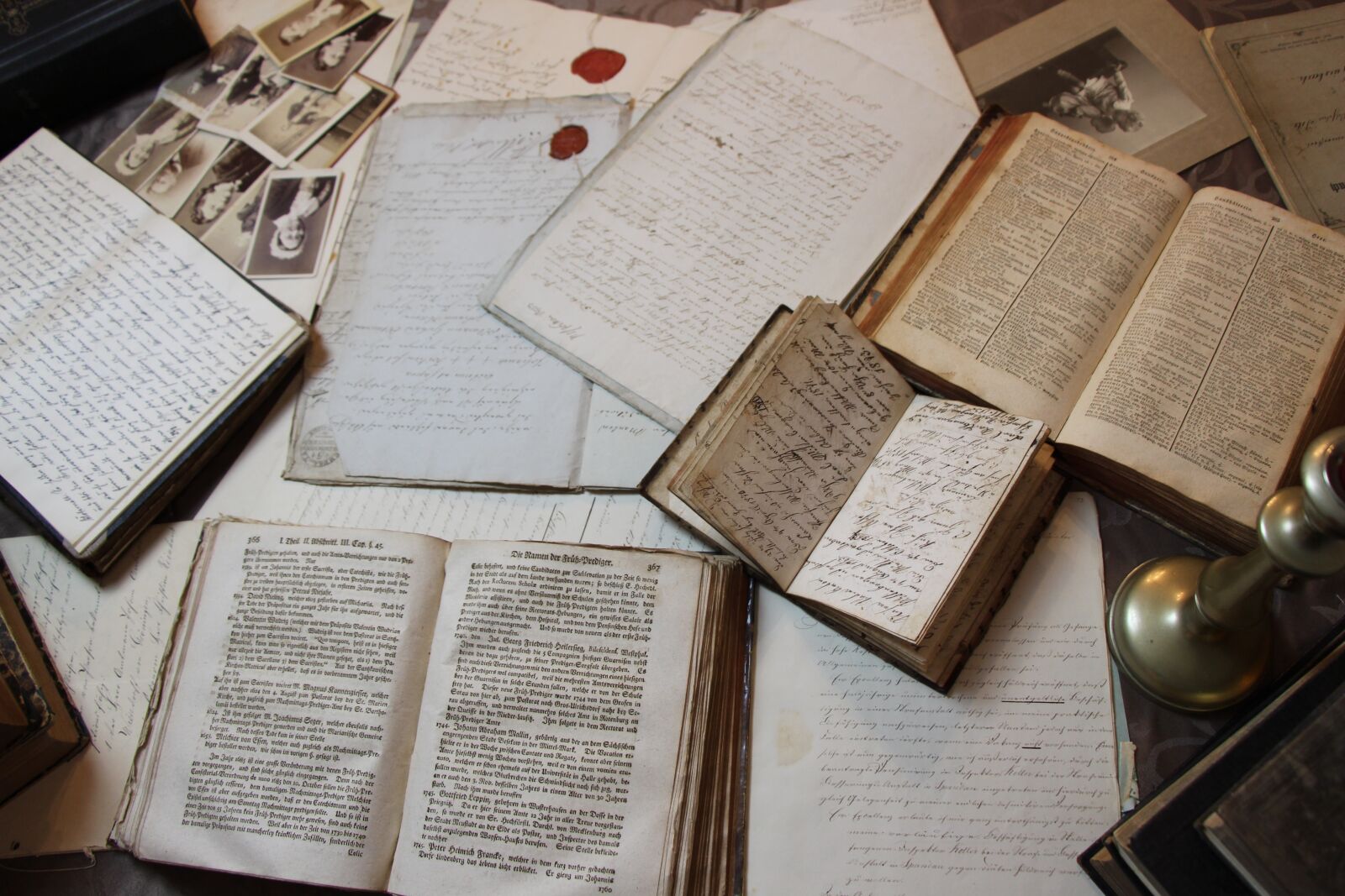 Canon EOS 700D (EOS Rebel T5i / EOS Kiss X7i) sample photo. Old books, font, paper photography
