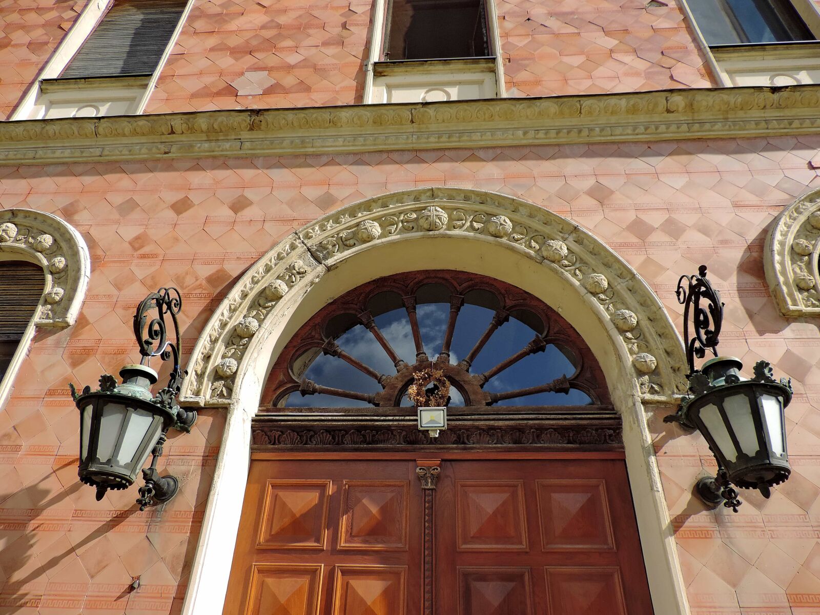 Nikon Coolpix P520 sample photo. Front door, historic, building photography