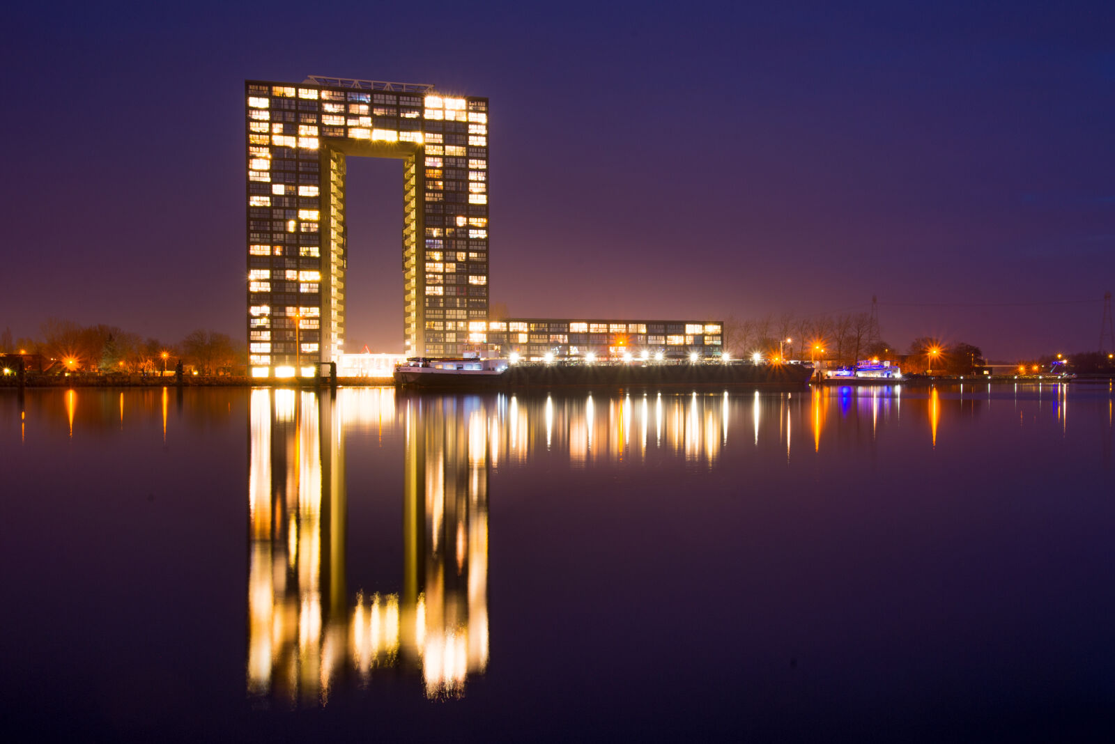 Nikon D600 sample photo. City, sunset, water, building photography