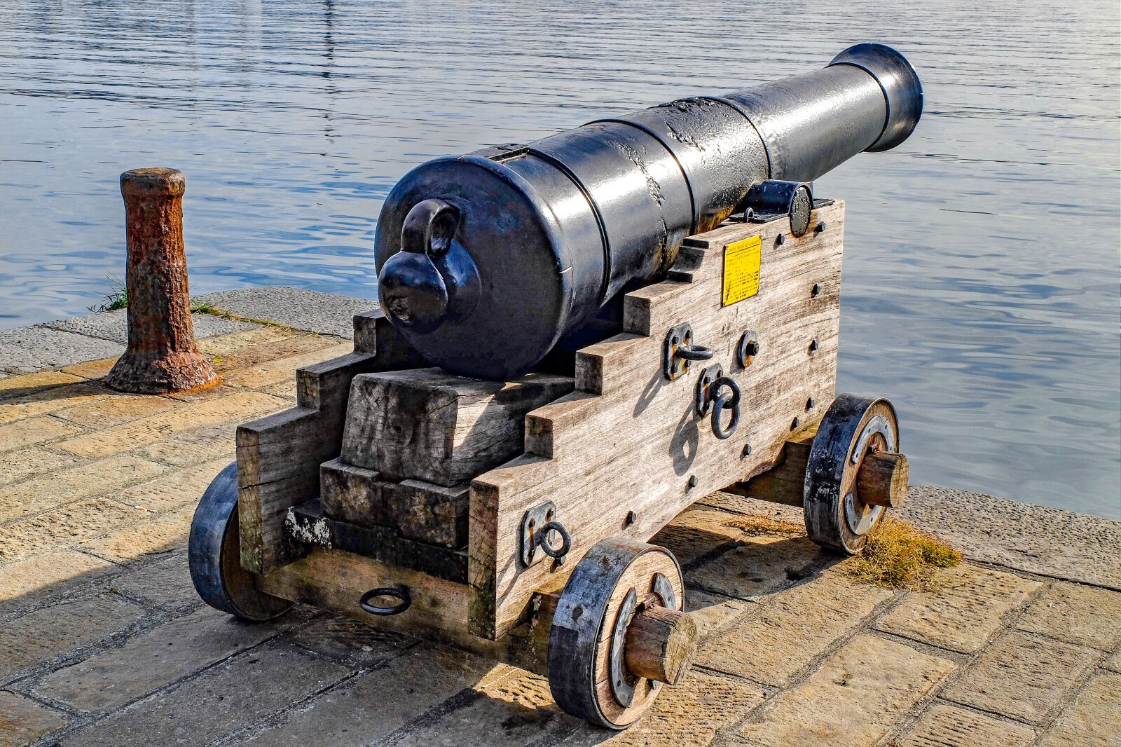 Fujifilm X30 sample photo. Cannon, barrel, artillery photography
