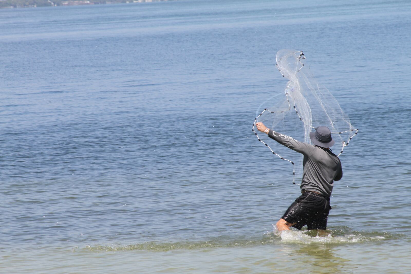 Canon EOS 7D sample photo. Casting a fishing net photography