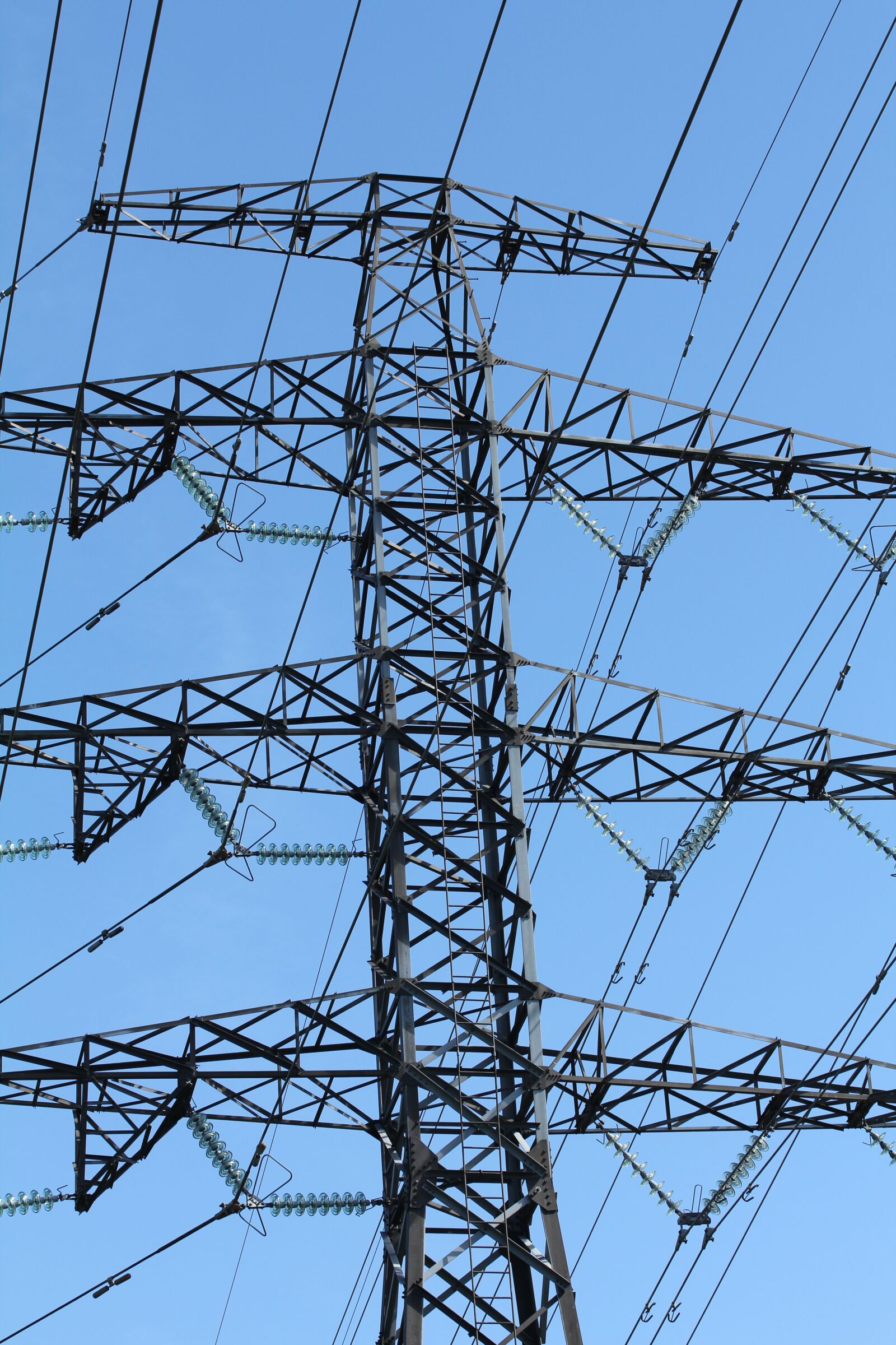 Canon EF-S 60mm F2.8 Macro USM sample photo. Mast, himmel, electricity photography