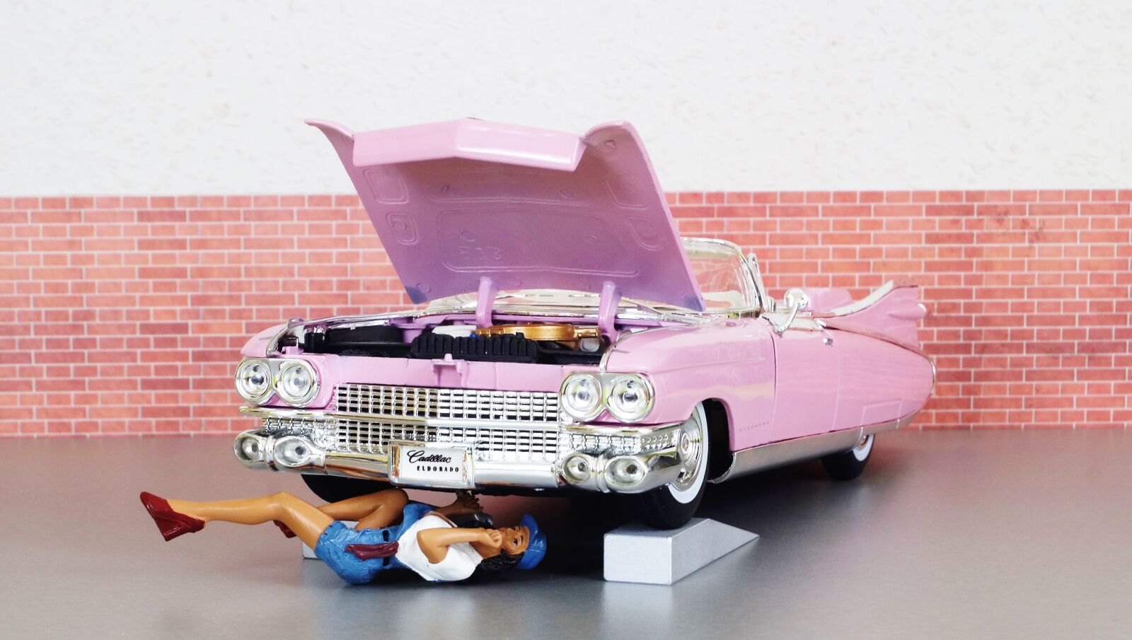 Sony DT 18-70mm F3.5-5.6 sample photo. Model car, cadillac, cadillac photography